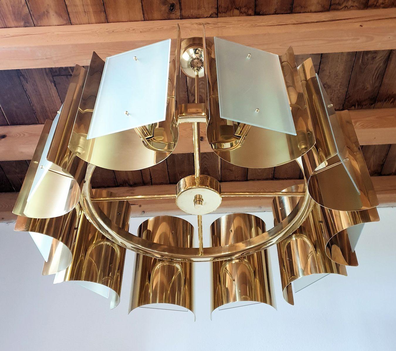 Mid Century brass chandelier, Italy In Excellent Condition For Sale In Dallas, TX