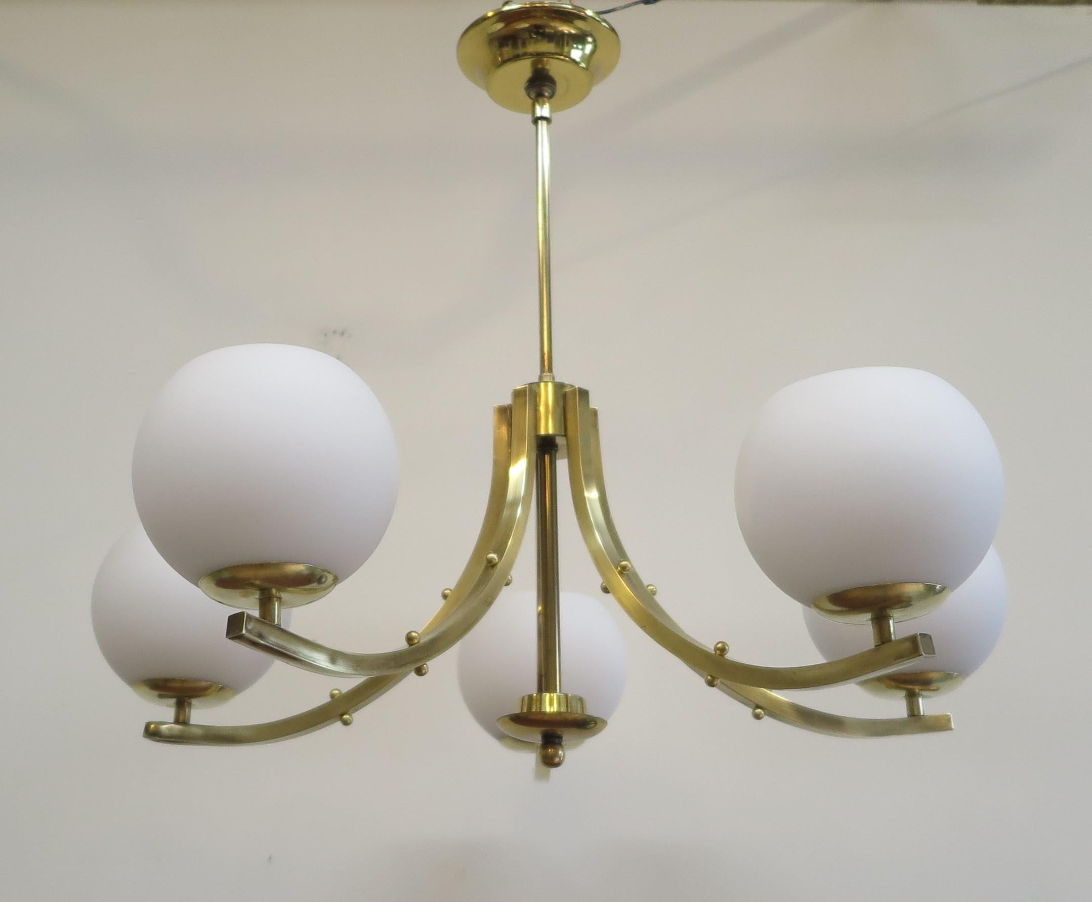 Midcentury Brass Chandelier Lightolier In Good Condition For Sale In New York, NY