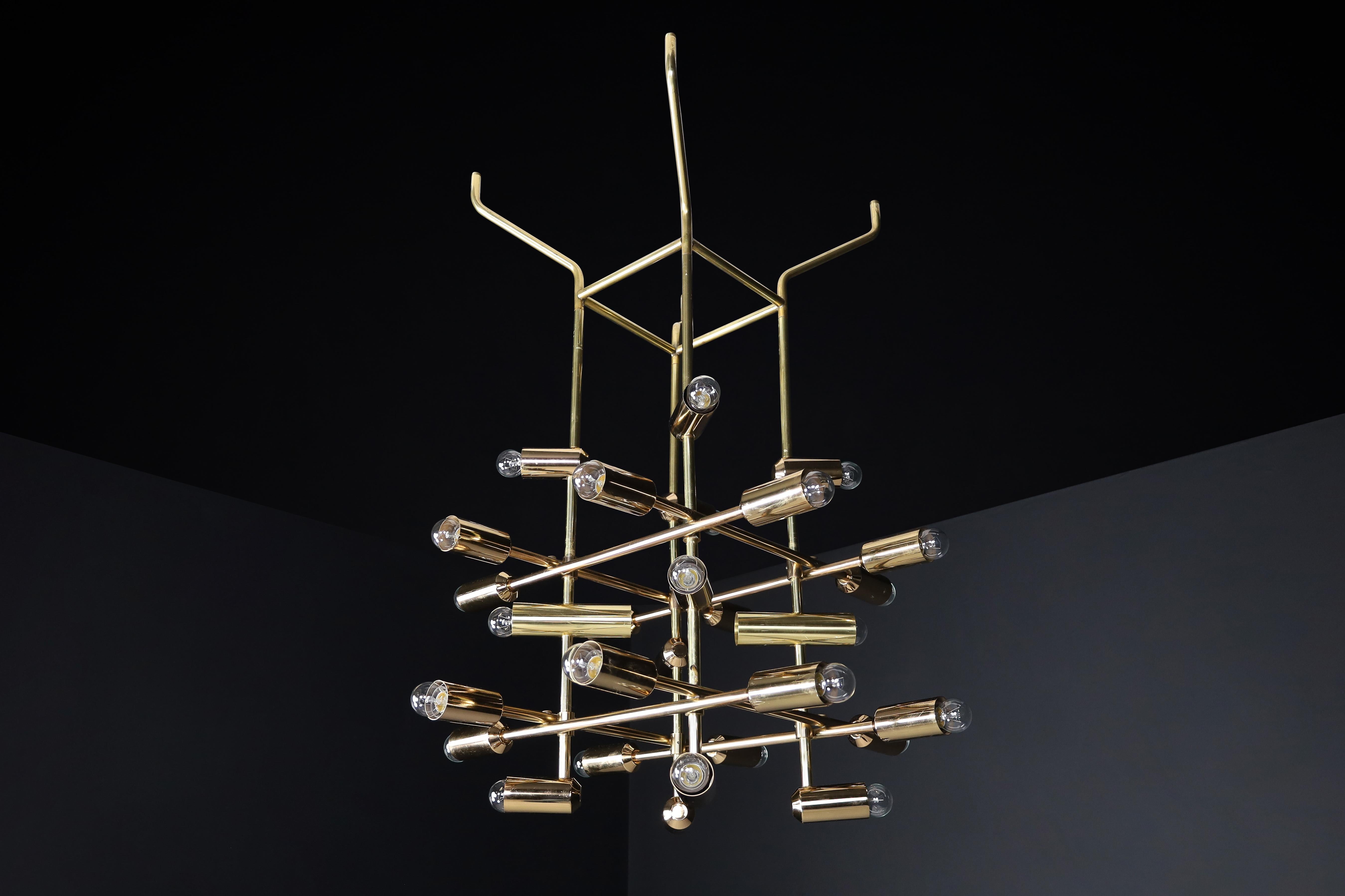 Mid-Century Brass Chandelier wit 28 lights, Switzerland 1960s.   For Sale 7