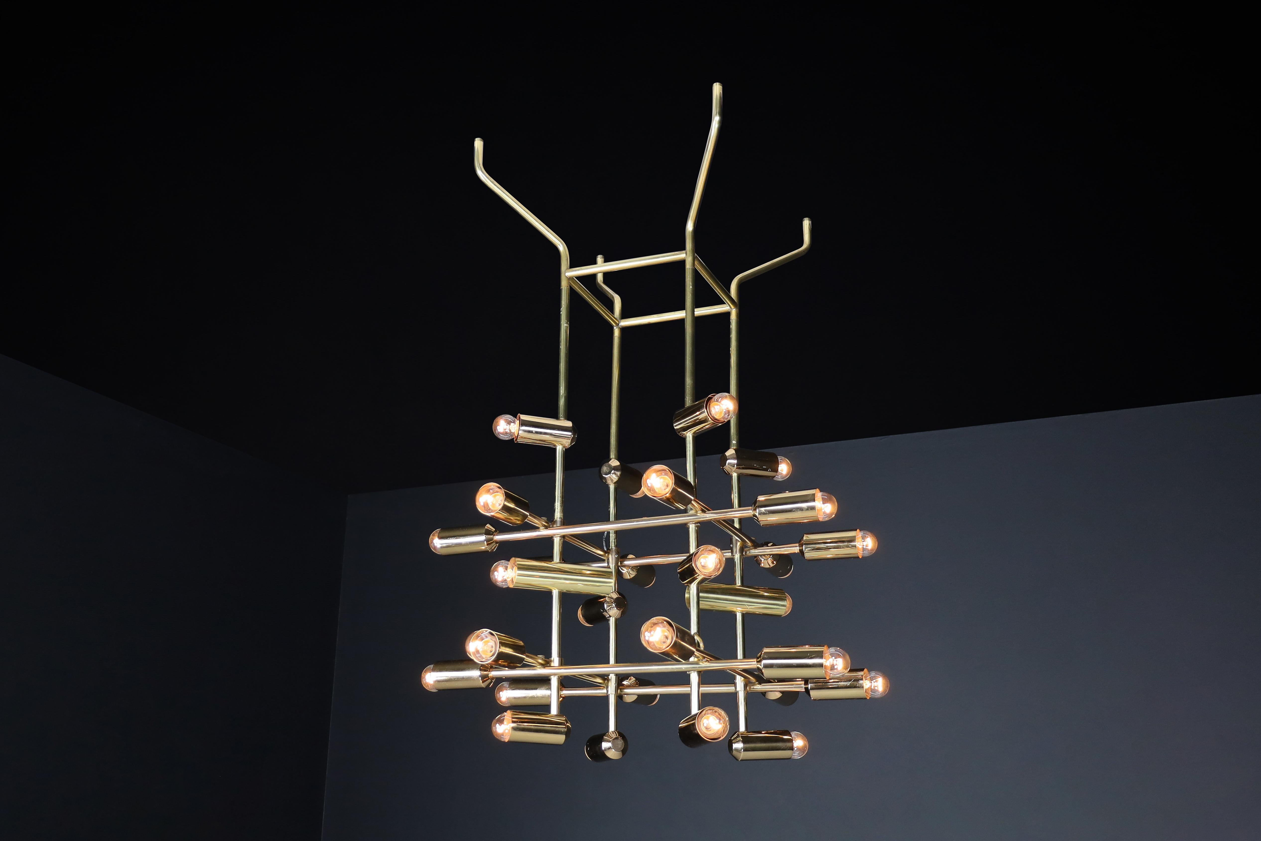 Mid-Century Brass Chandelier wit 28 lights, Switzerland 1960s.   For Sale 11