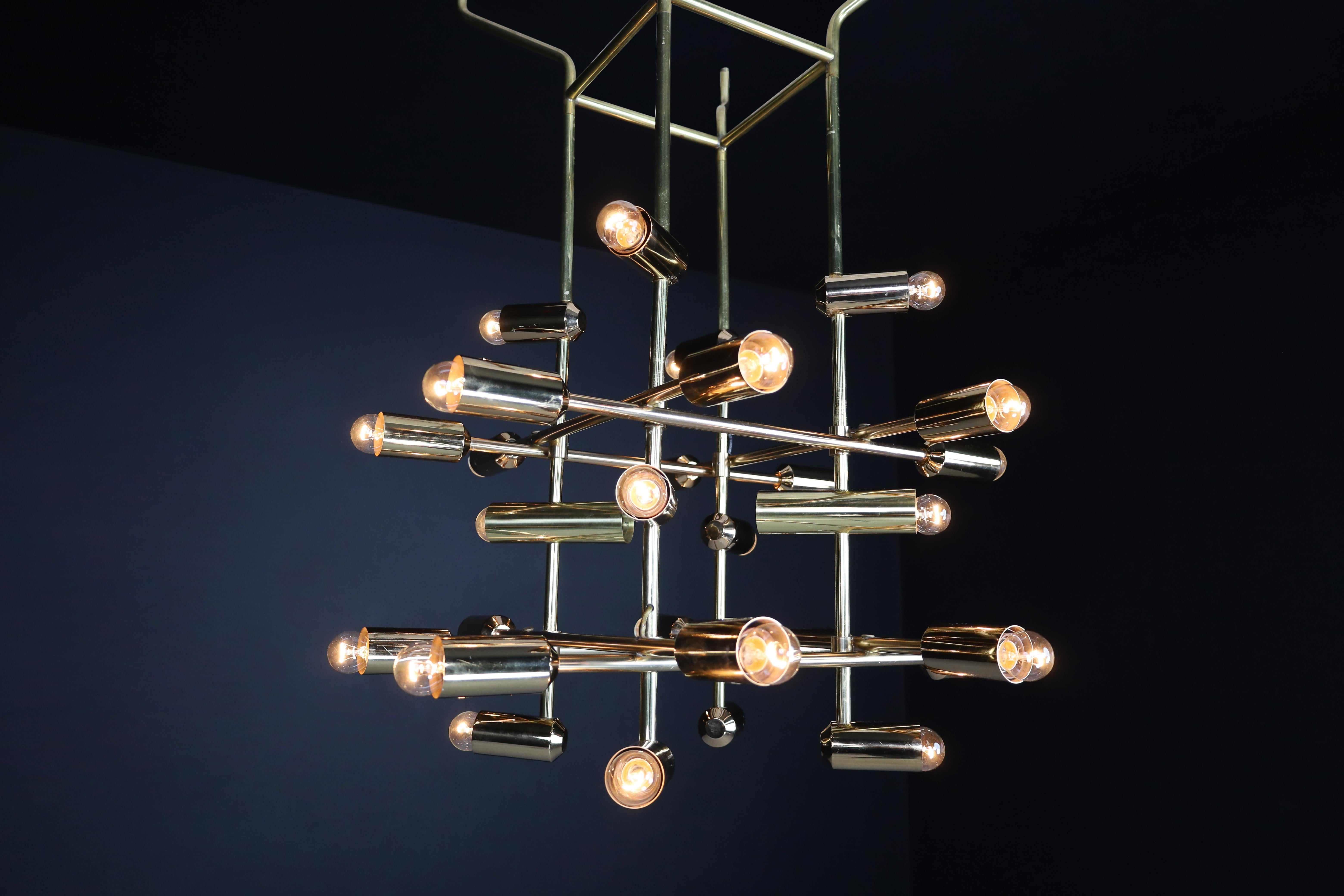 Mid-Century Brass Chandelier wit 28 lights, Switzerland 1960s. For Sale 2