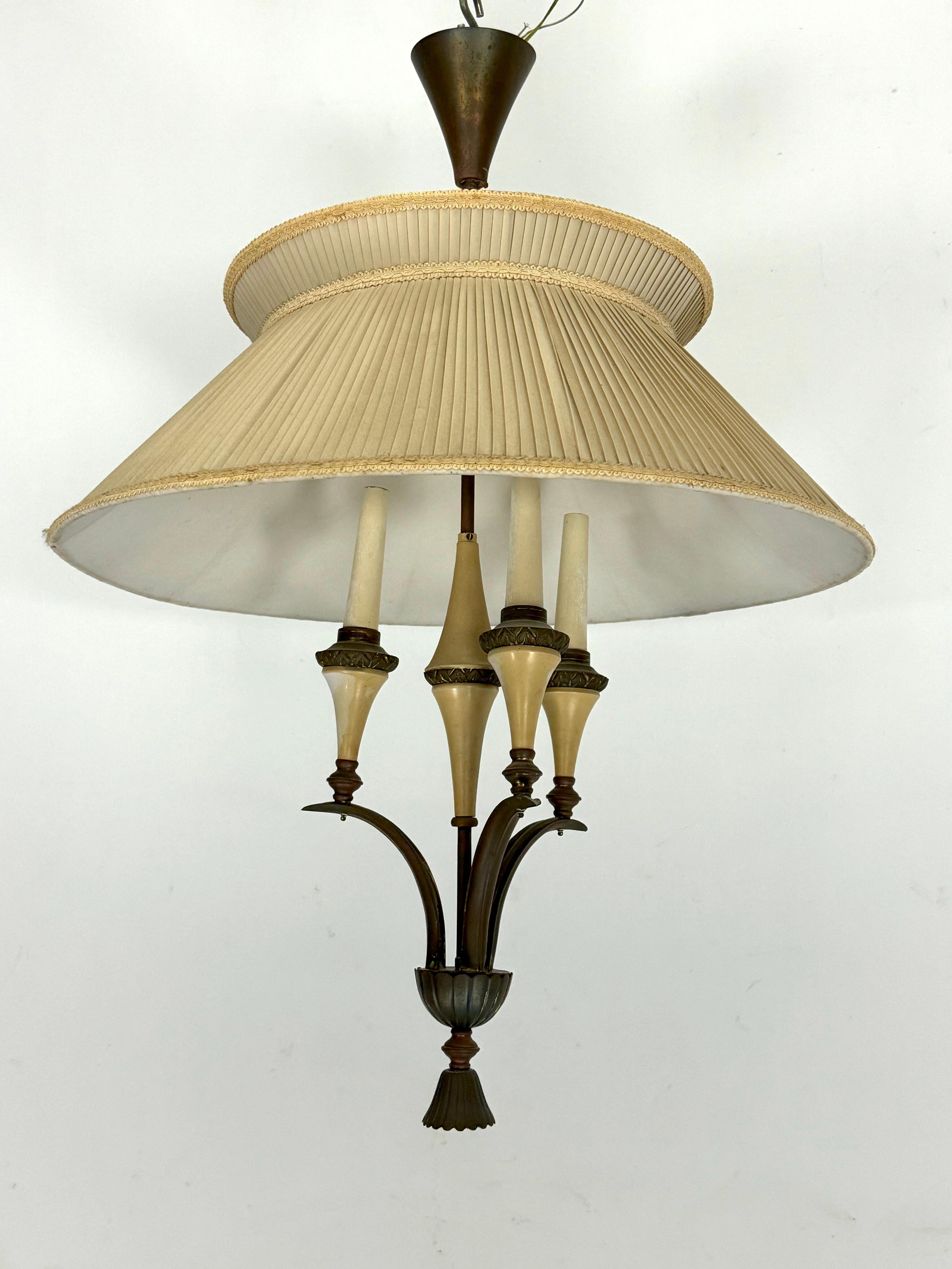 Good vintage condition with normal trace of age and use for this chandelier in brass with fabric shade. Original patina. Full working with EU standard, adaptable on demand for USA standard.
