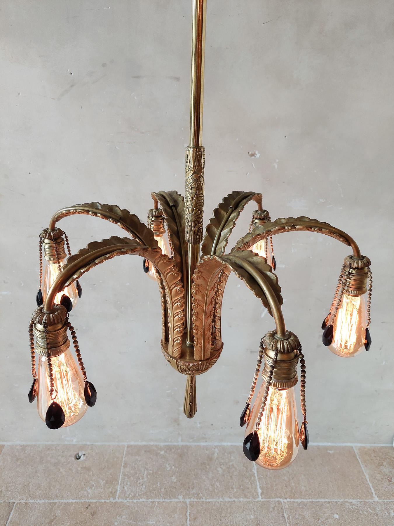 French Midcentury Brass Chandelier with Feather Shaped Arms and Black Pearls For Sale