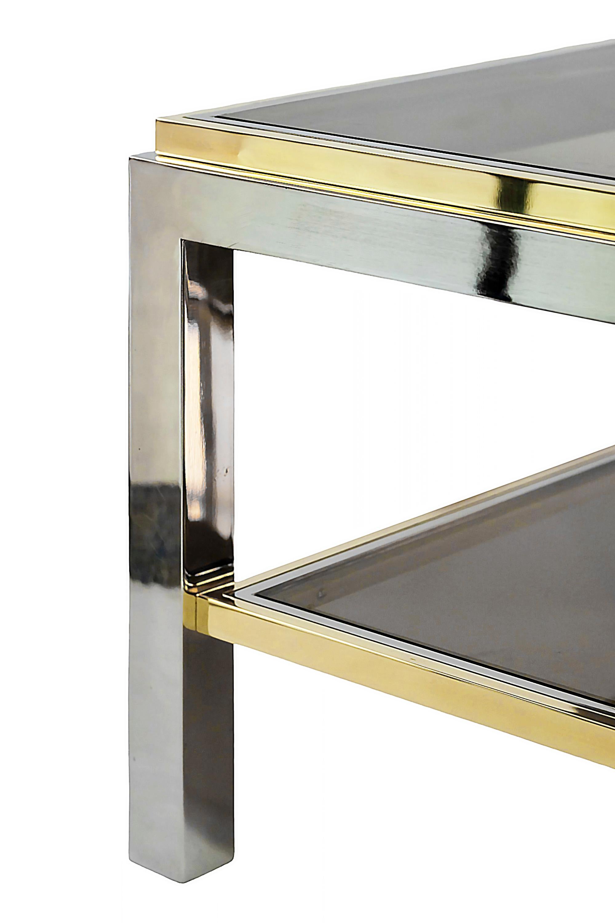 Mid-Century Modern Table d'appoint du milieu du siècle dernier en laiton, chrome et verre signée Jean Charles en vente