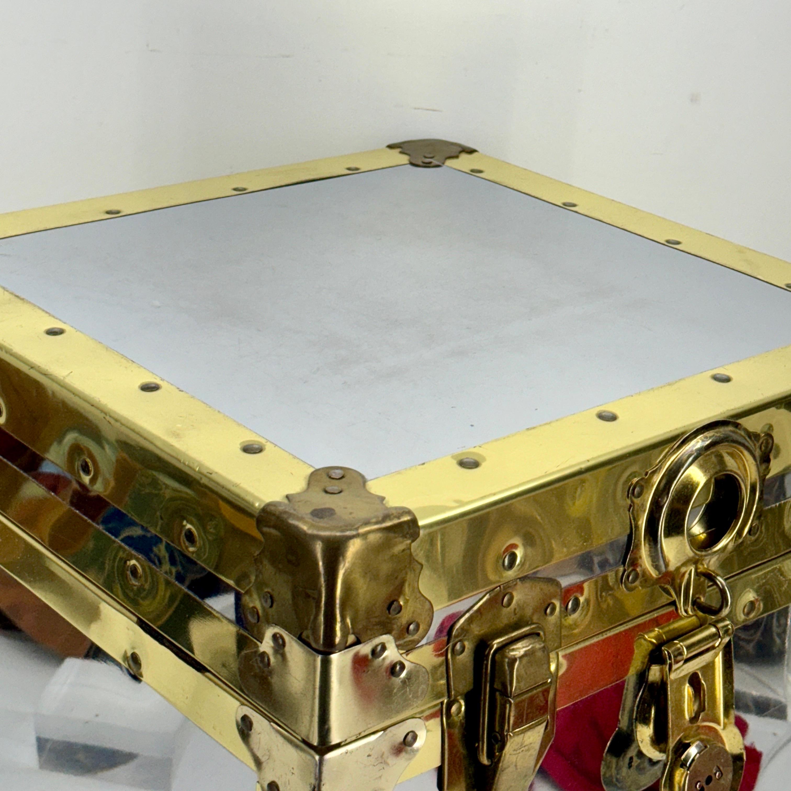 Tavolino a forma di tronco quadrato in ottone cromato di metà secolo in vendita 3