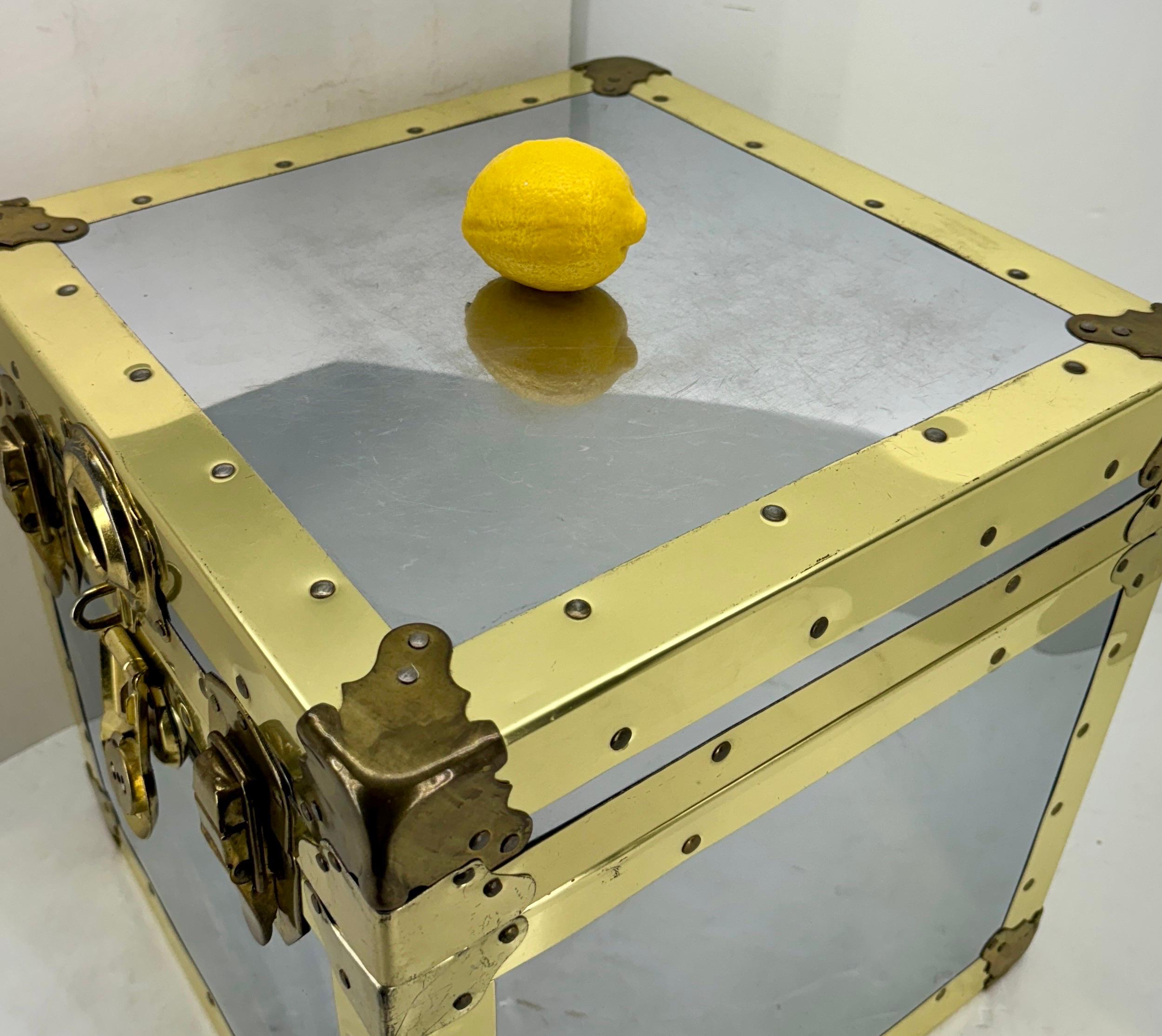 Tavolino a forma di tronco quadrato in ottone cromato di metà secolo in vendita 12