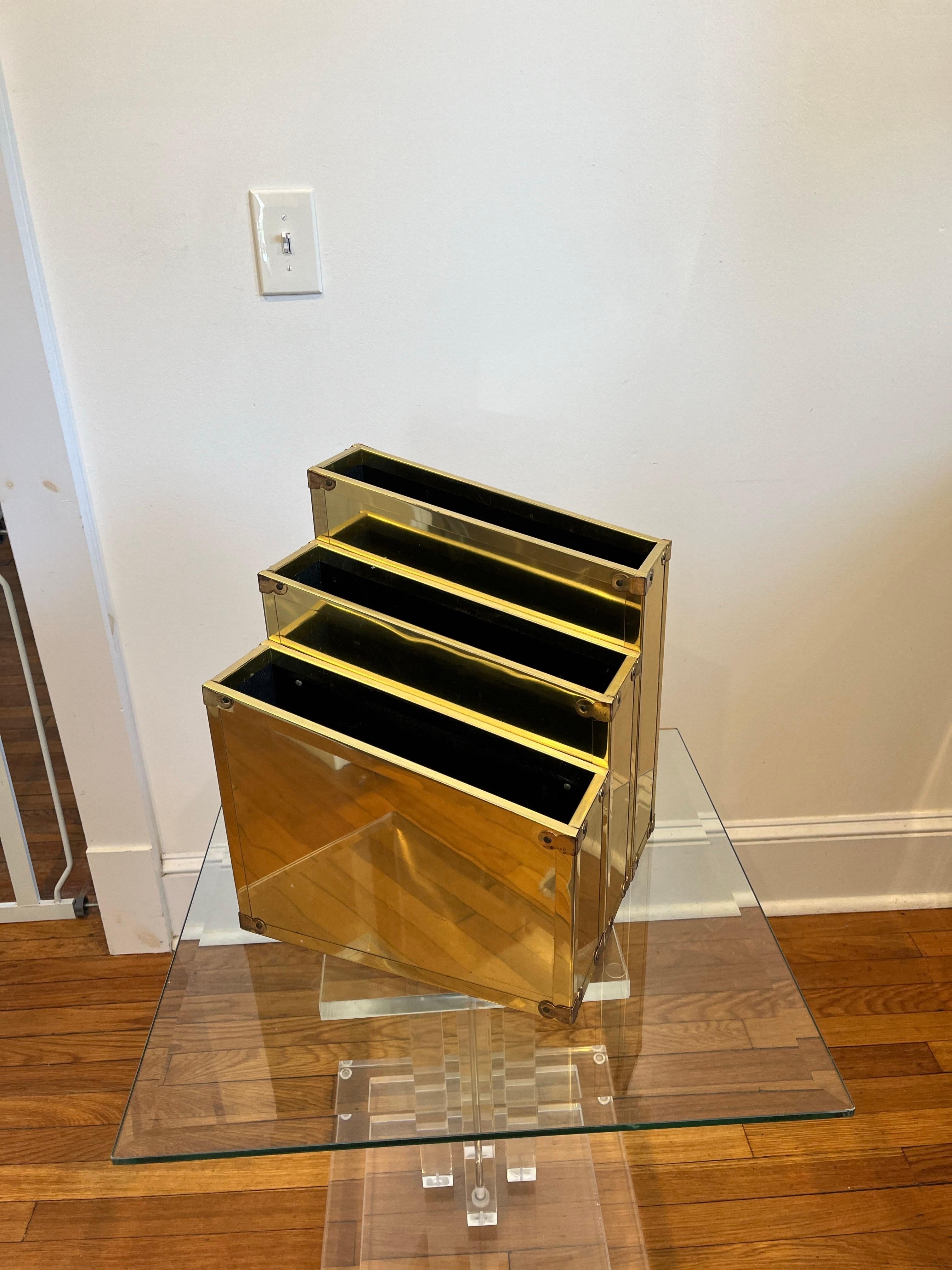 Mid-Century Modern Porte-revues de style sarrasin du milieu du siècle en vente