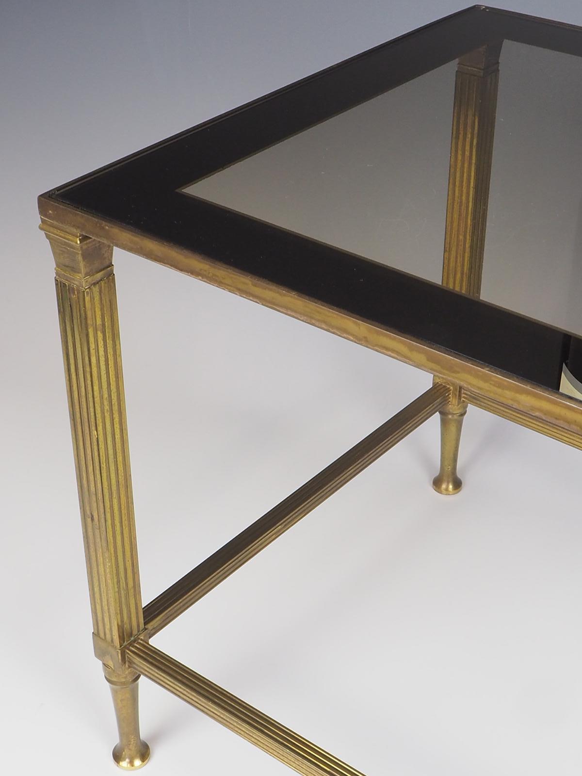20ième siècle Table basse / d'appoint en laiton du milieu du siècle en vente