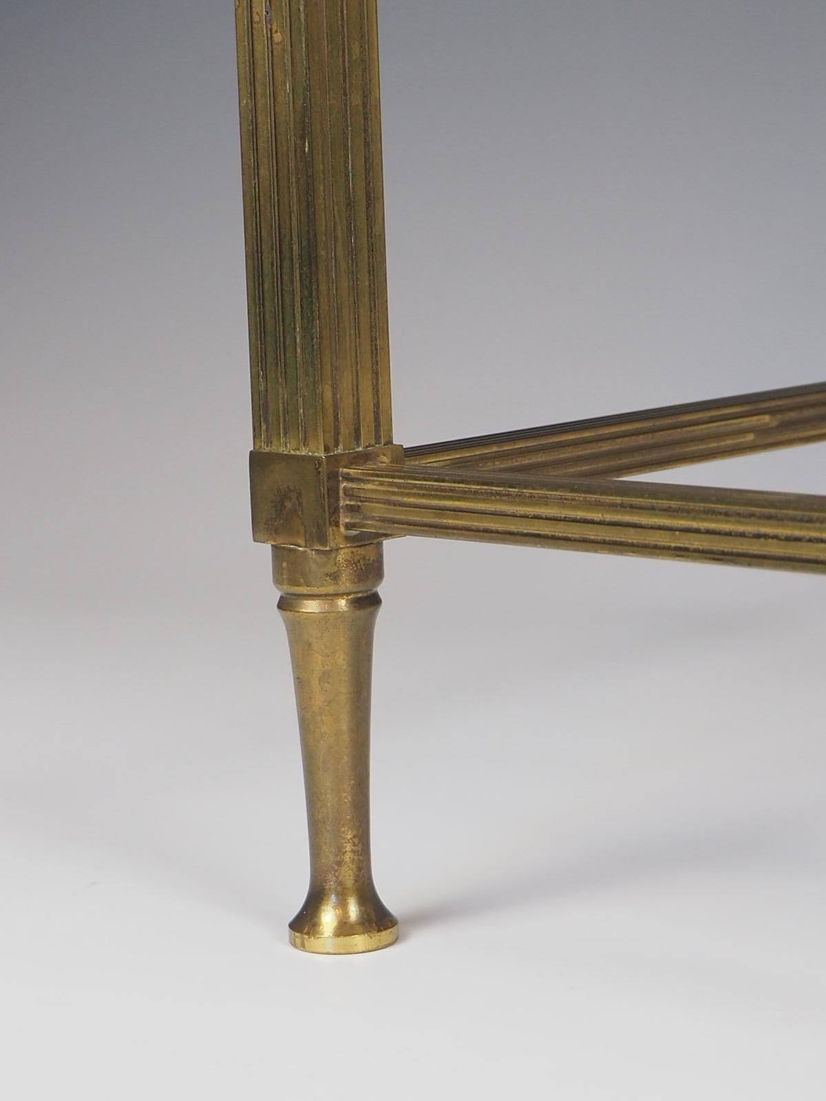 Table basse / d'appoint en laiton du milieu du siècle en vente 4