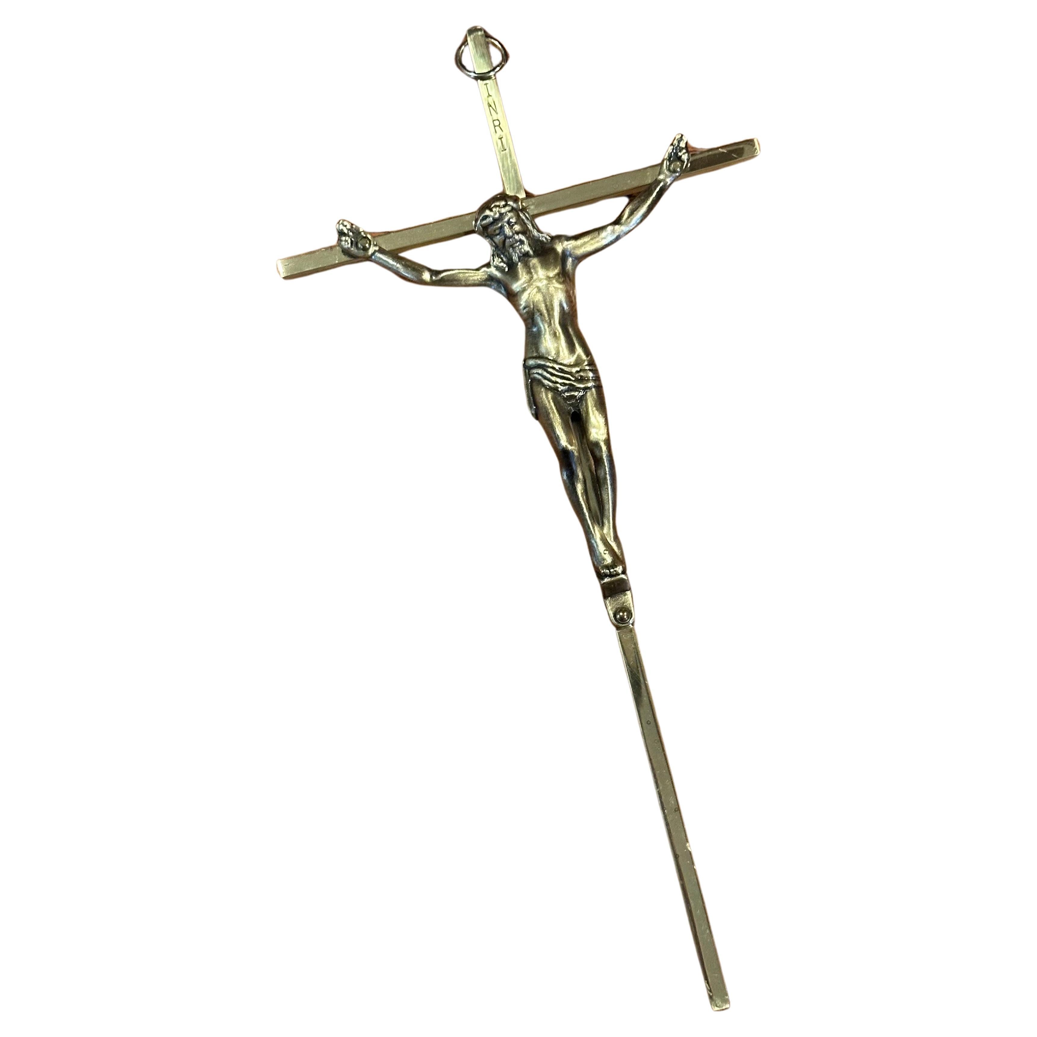 Crucifix en laiton du milieu du siècle