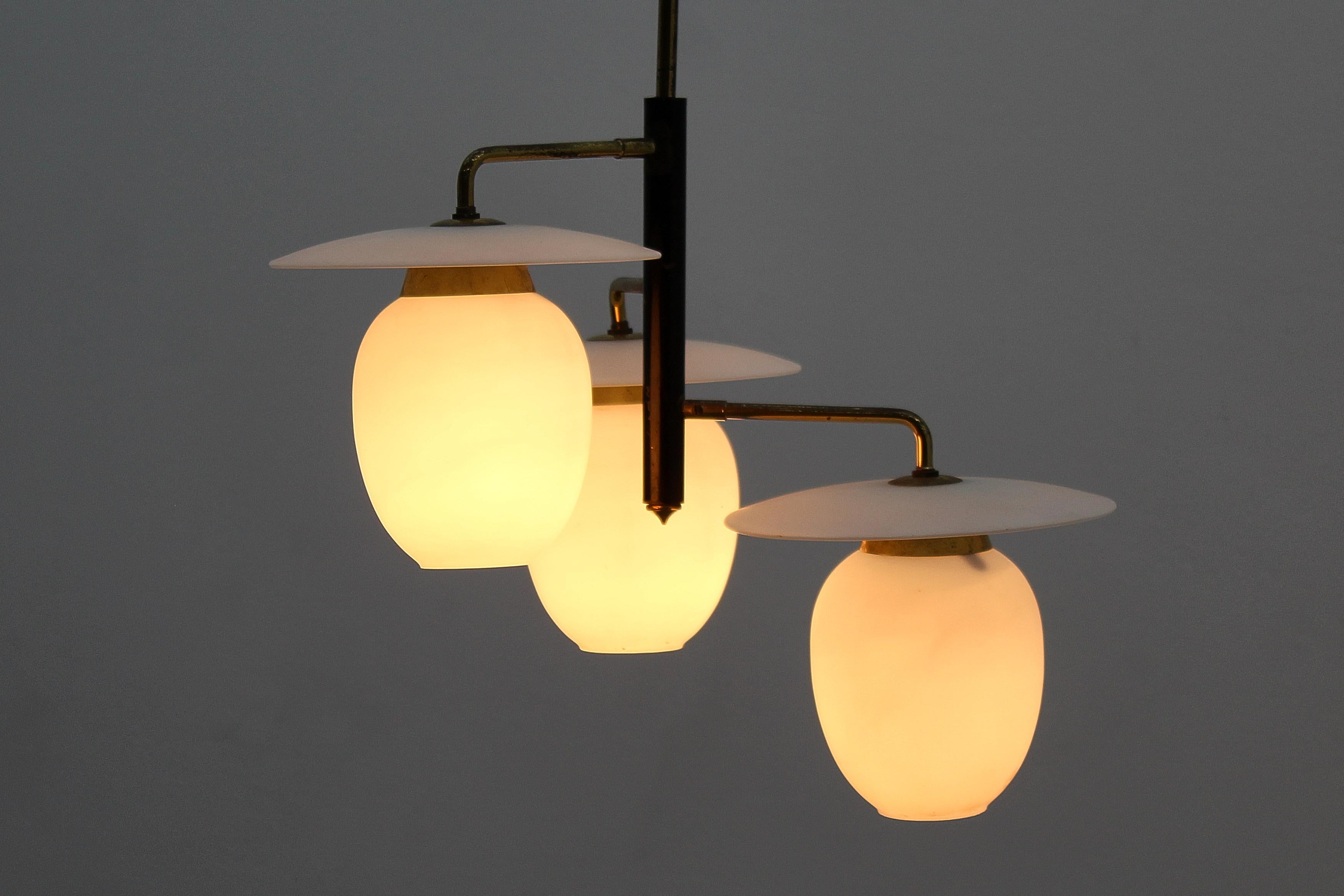 Mid-Century Brass & Curved Glass Chandelier 40s Italy in vendita 9