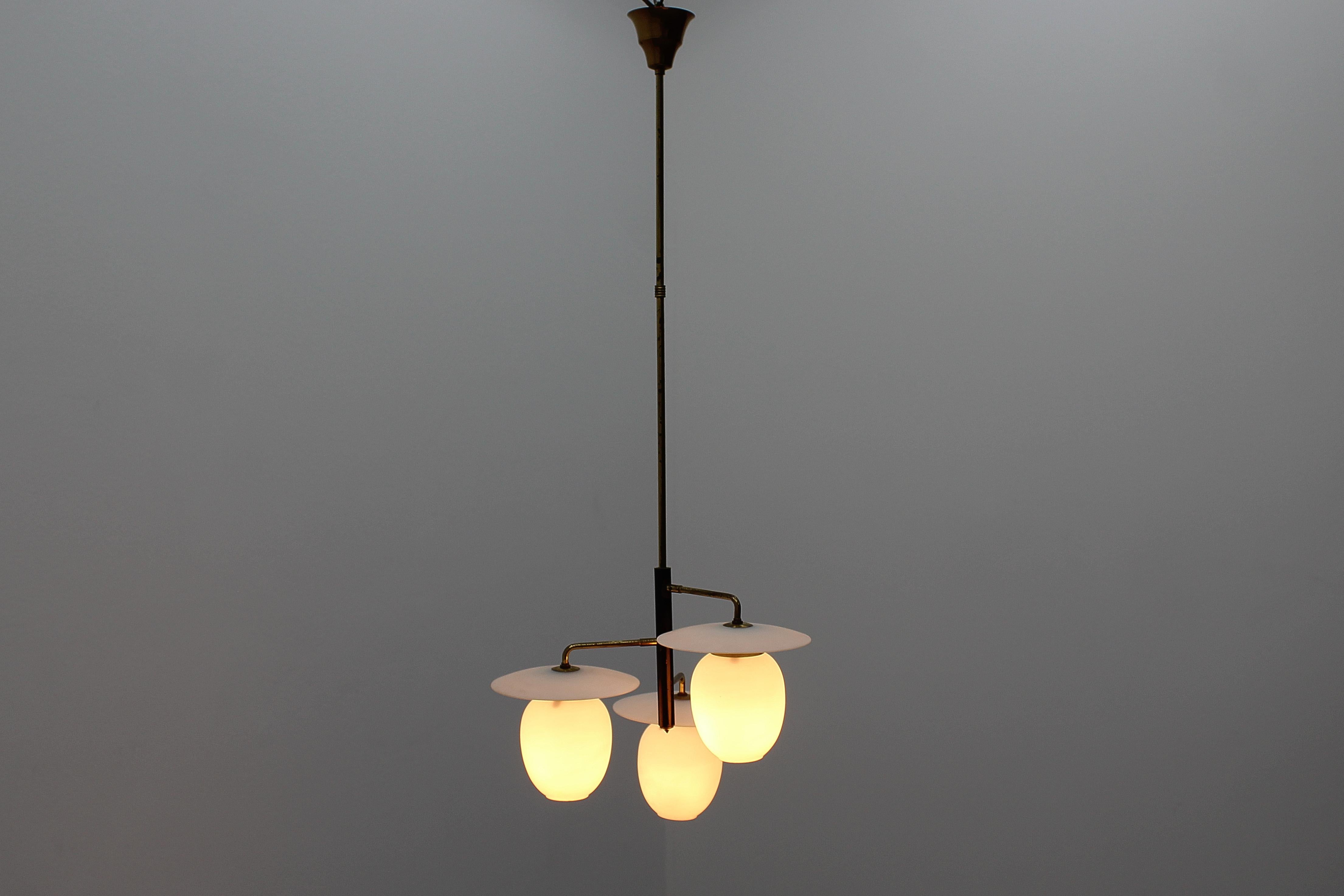 Mid-Century Brass & Curved Glass Chandelier 40s Italy in vendita 10