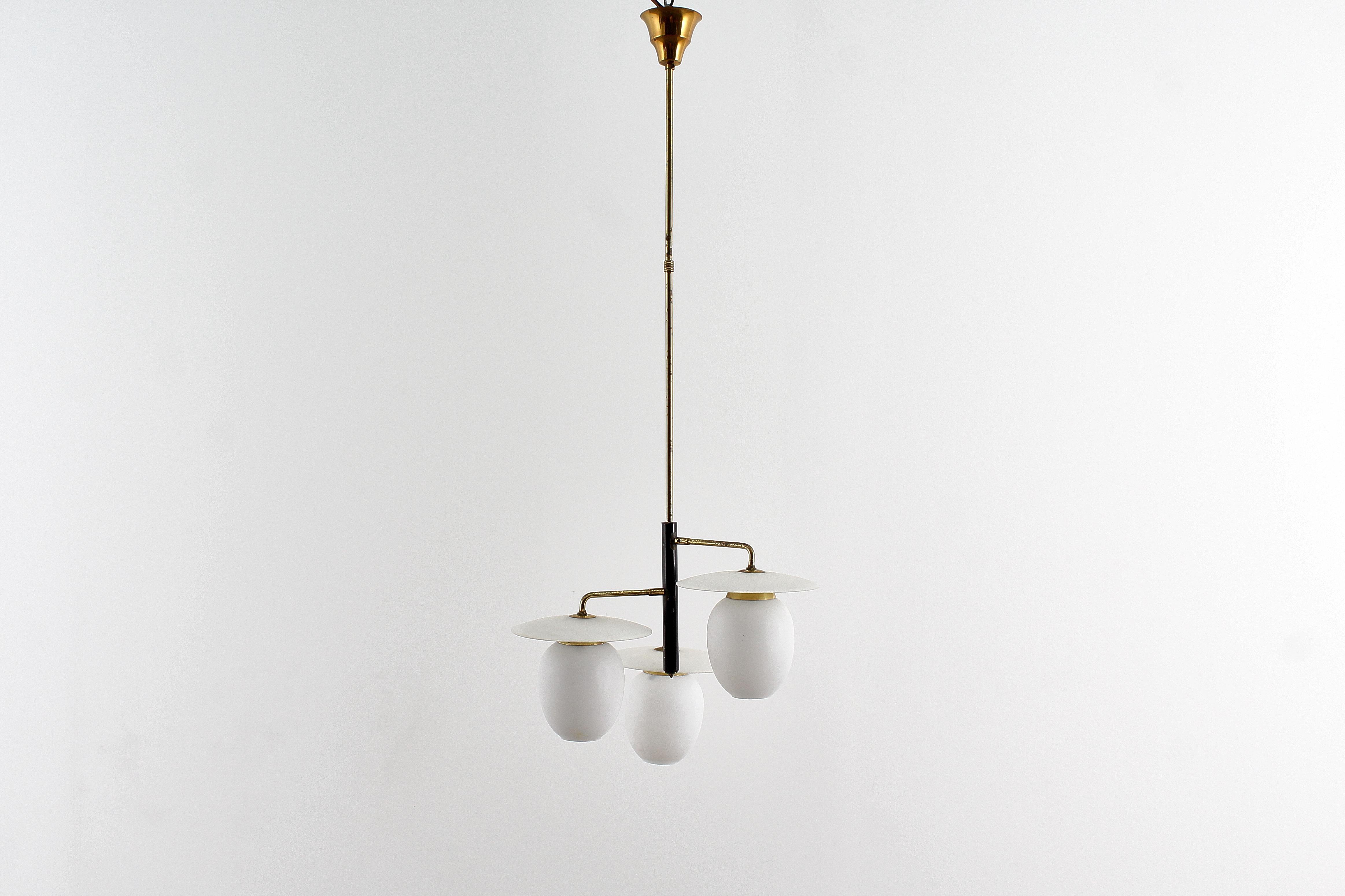 Italiano Mid-Century Brass & Curved Glass Chandelier 40s Italy in vendita