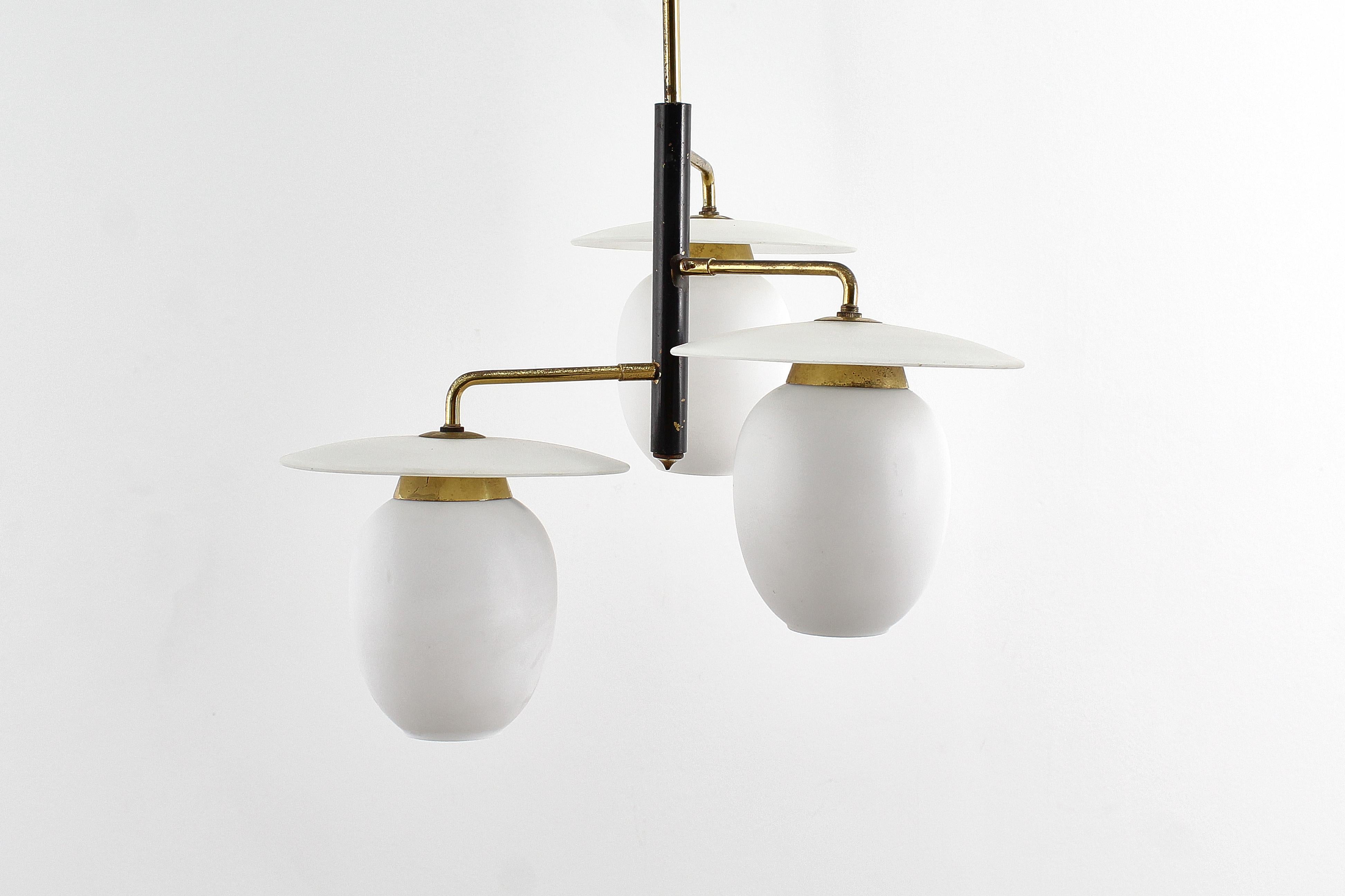 Metà XX secolo Mid-Century Brass & Curved Glass Chandelier 40s Italy in vendita