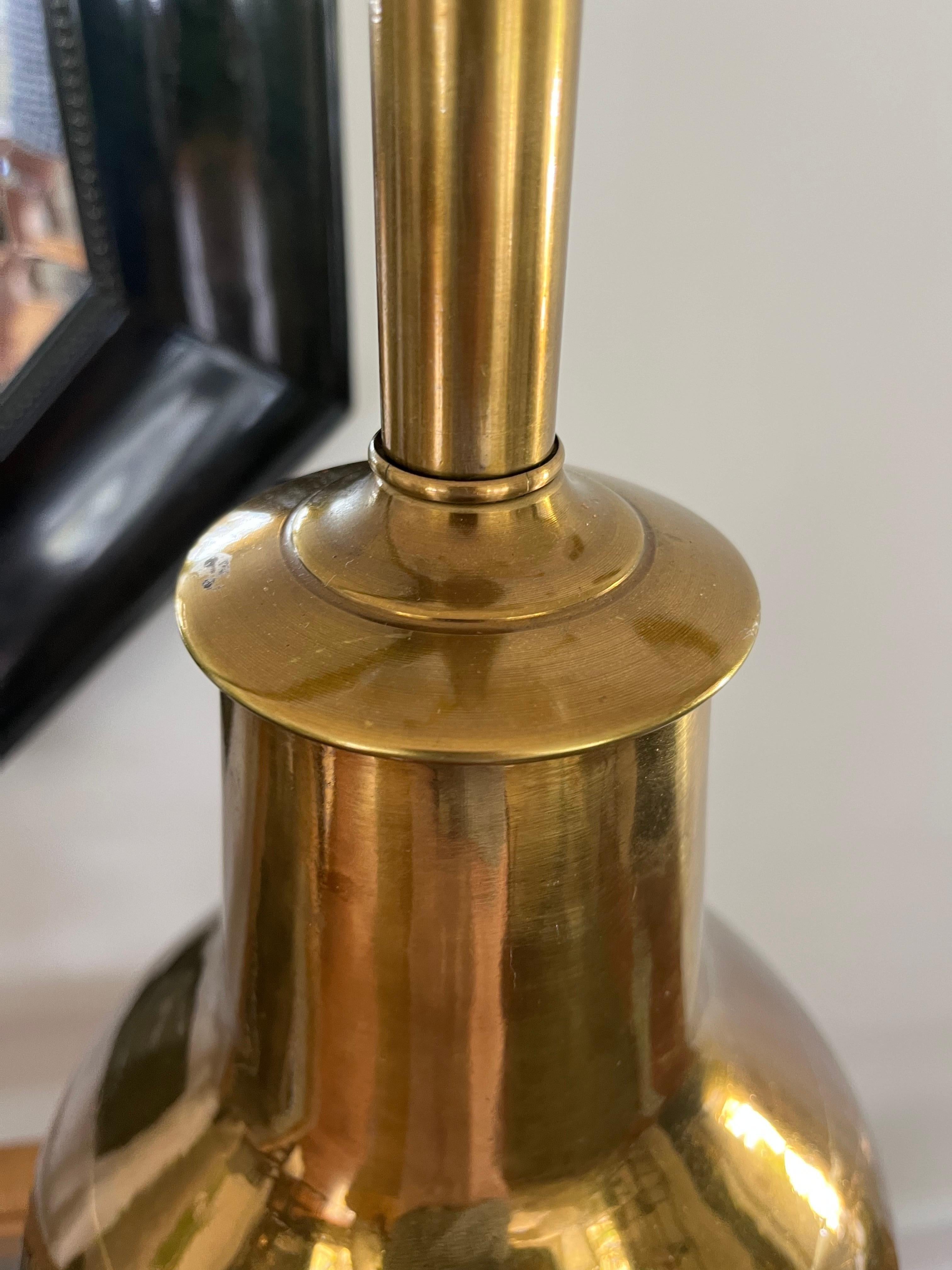 Lampe double gourde en laiton du milieu du siècle en vente 1