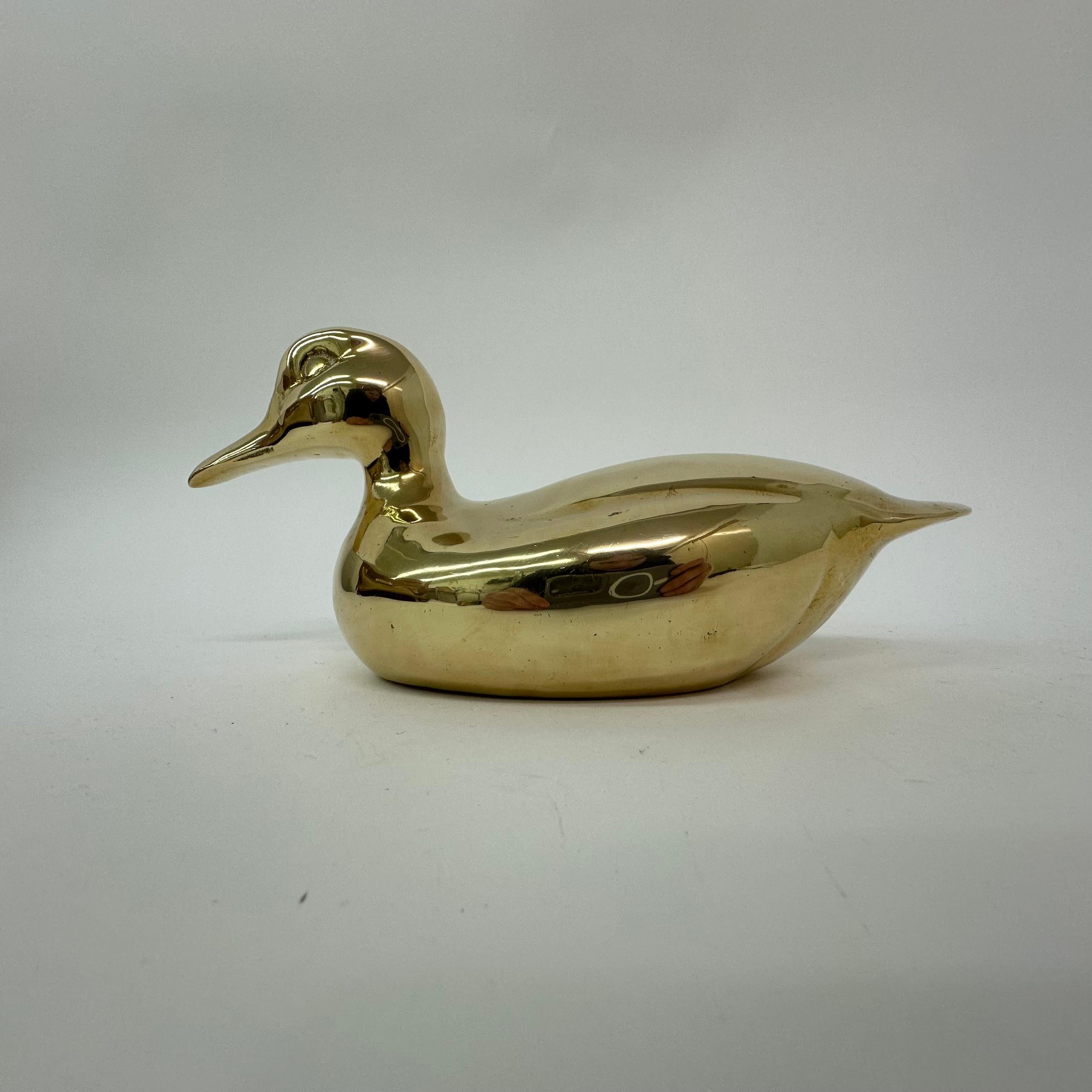 Escultura de pato de latón de mediados de siglo 1970 en venta 4