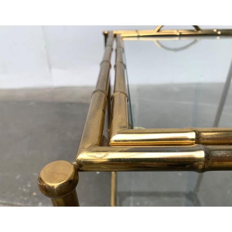 Chariot de service ou table d'appoint en laiton et faux bambou du milieu du siècle, années 1960 en vente 4