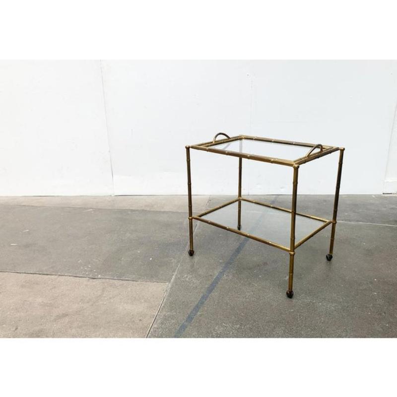 Chariot de service ou table d'appoint en laiton et faux bambou du milieu du siècle, années 1960 en vente 3