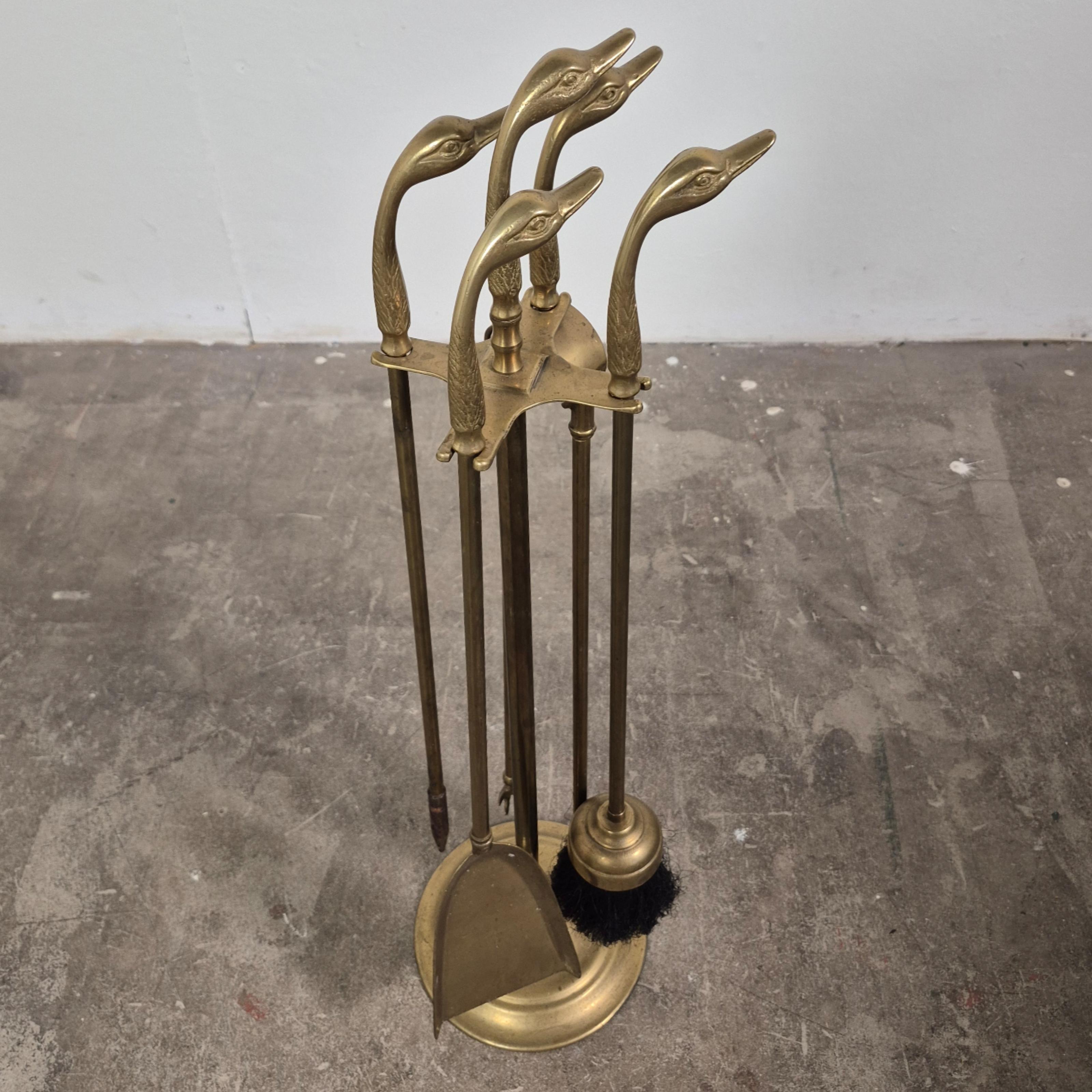 Accesorios de latón para chimenea de mediados de siglo, Francia Años 60 Regencia de Hollywood en venta