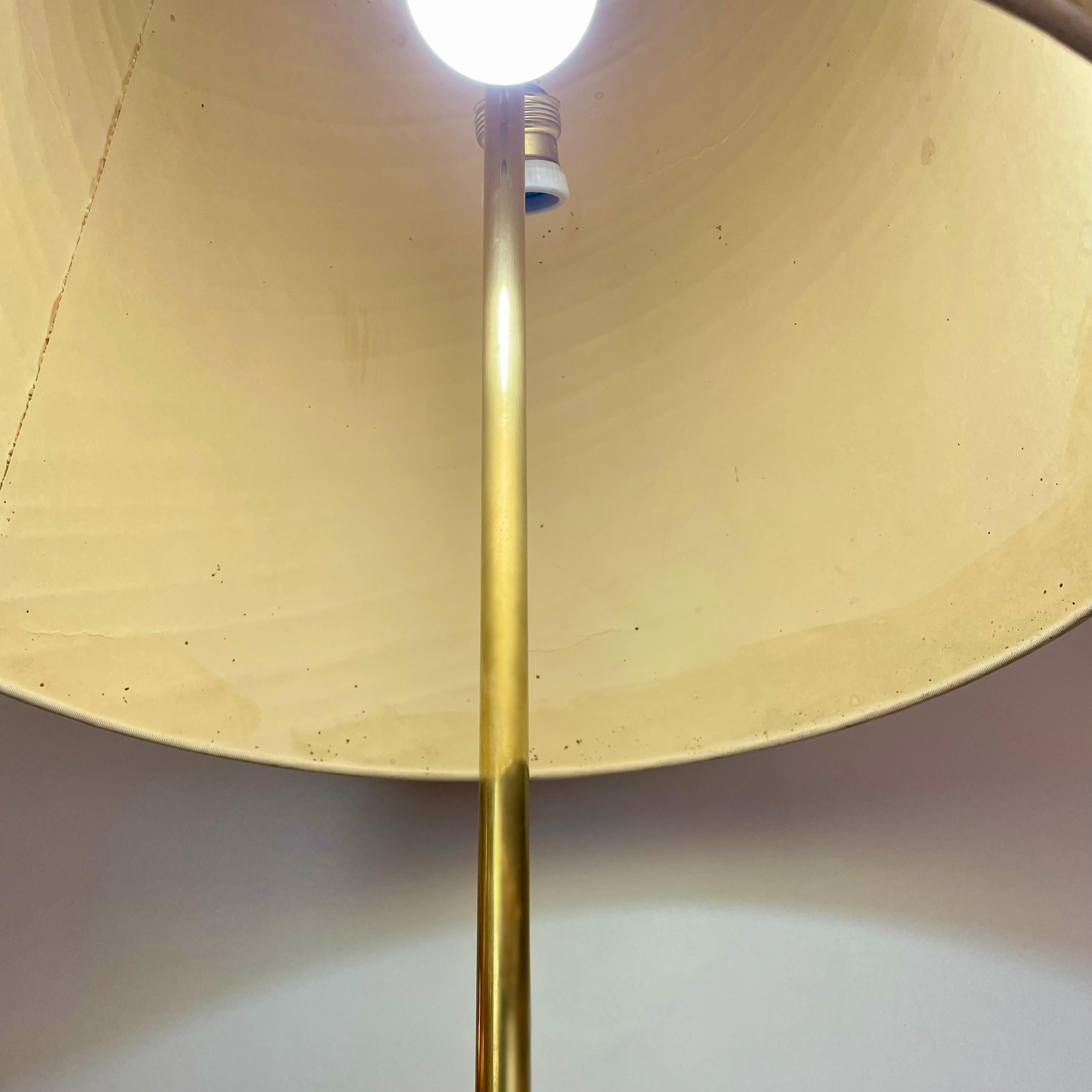 Lampadaire en laiton du milieu du siècle, années 1950 en vente 4