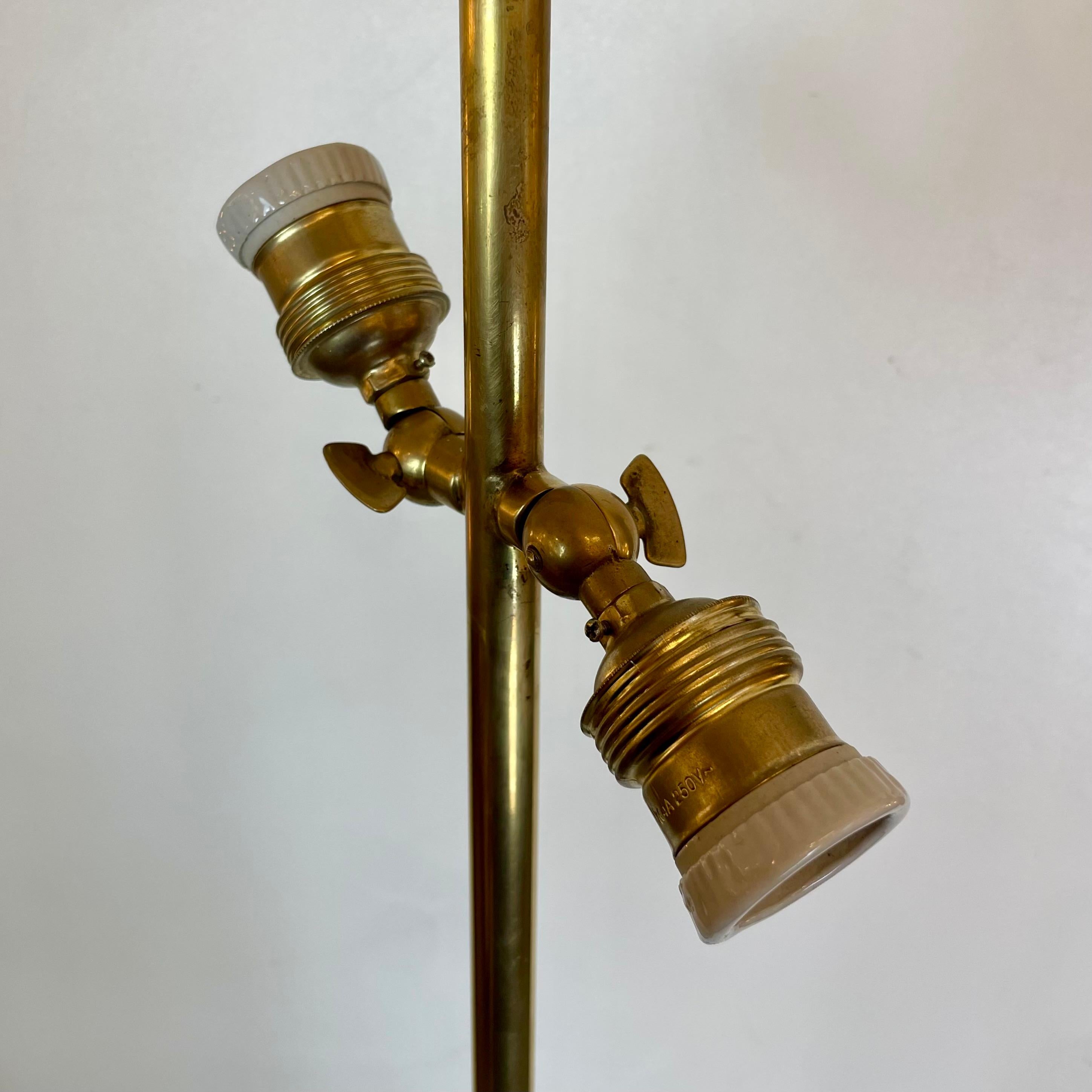 Lampadaire en laiton du milieu du siècle, années 1950 en vente 7