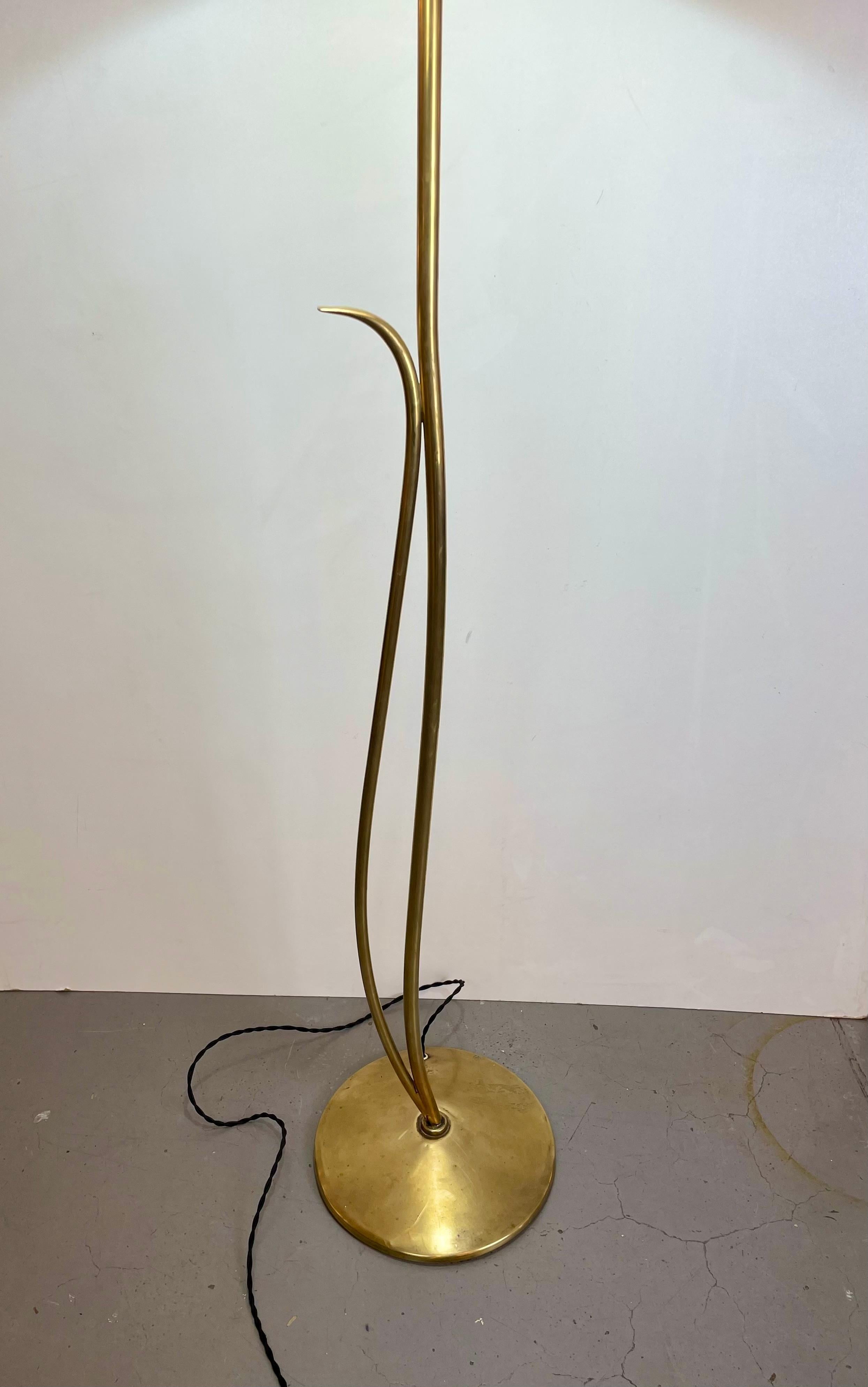 Milieu du XXe siècle Lampadaire en laiton du milieu du siècle, années 1950 en vente