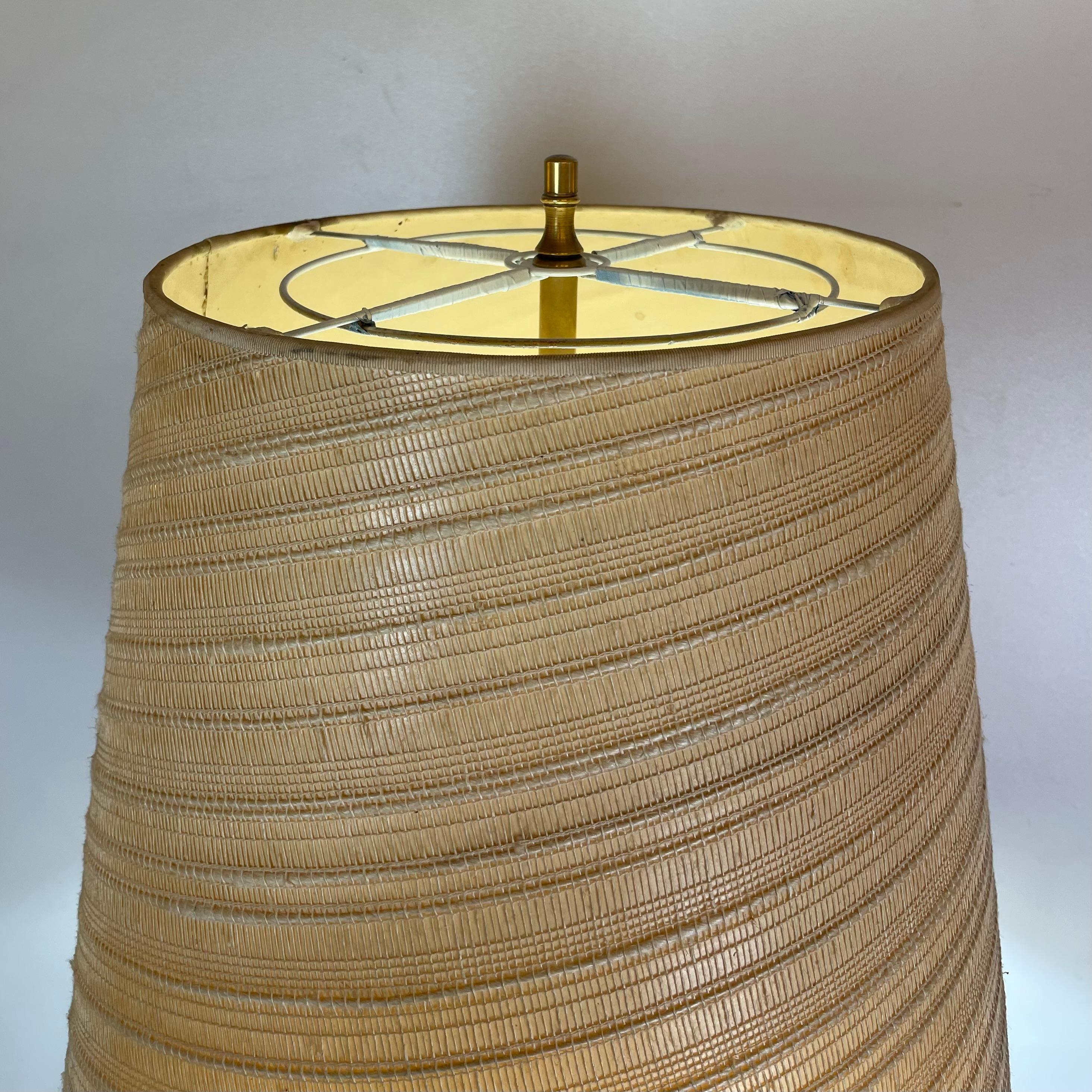 Lampadaire en laiton du milieu du siècle, années 1950 en vente 1