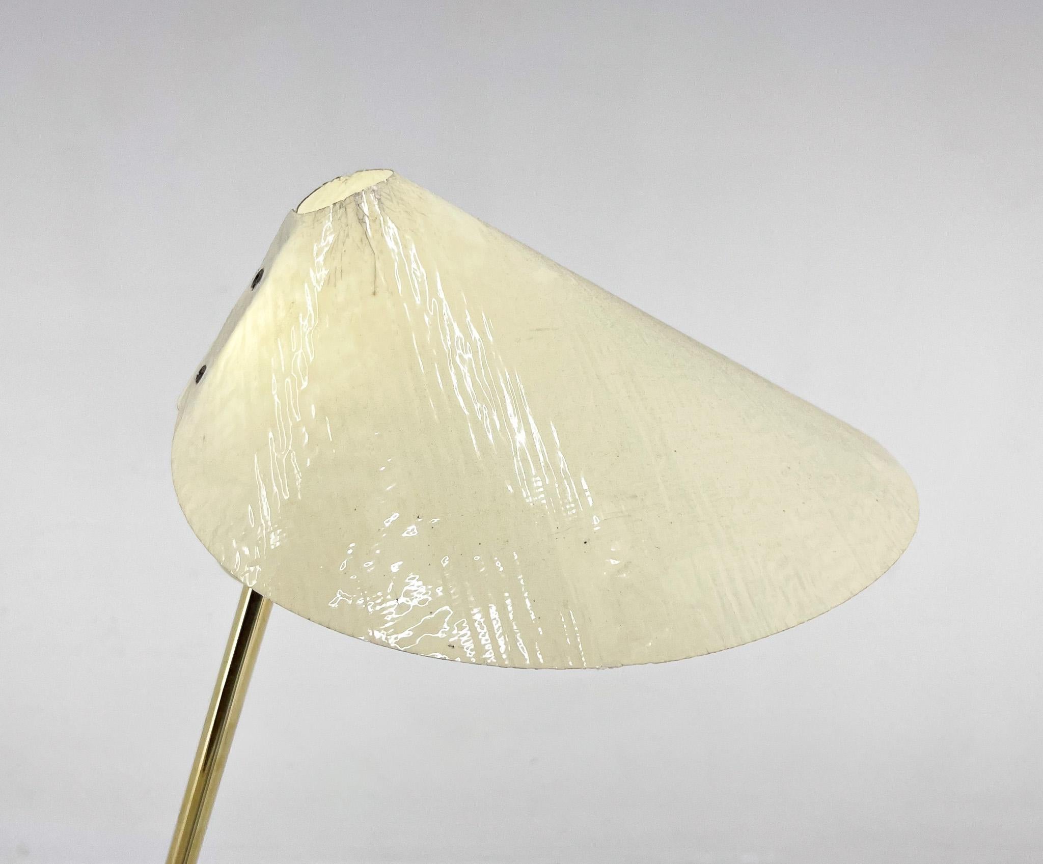 Stehlampe aus Messing aus der Mitte des Jahrhunderts von Napako, 1960s im Angebot 6