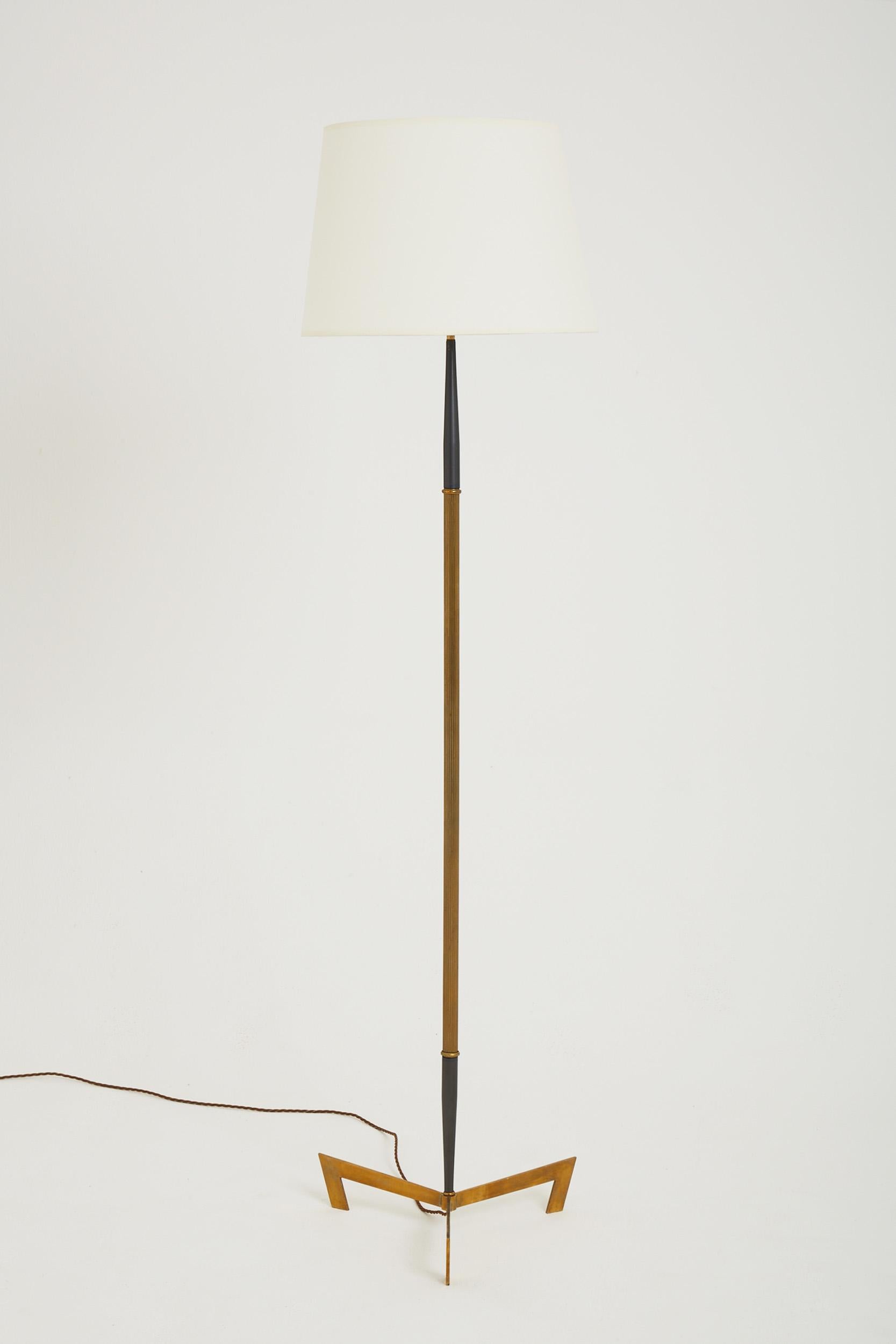 A brass and gunmetal floor lamp, on a tripod base.
France, Circa 1950.
With the shade: 176 cm high by 46 cm diameter.
Lamp base only: 150 cm high by 44 cm diameter.