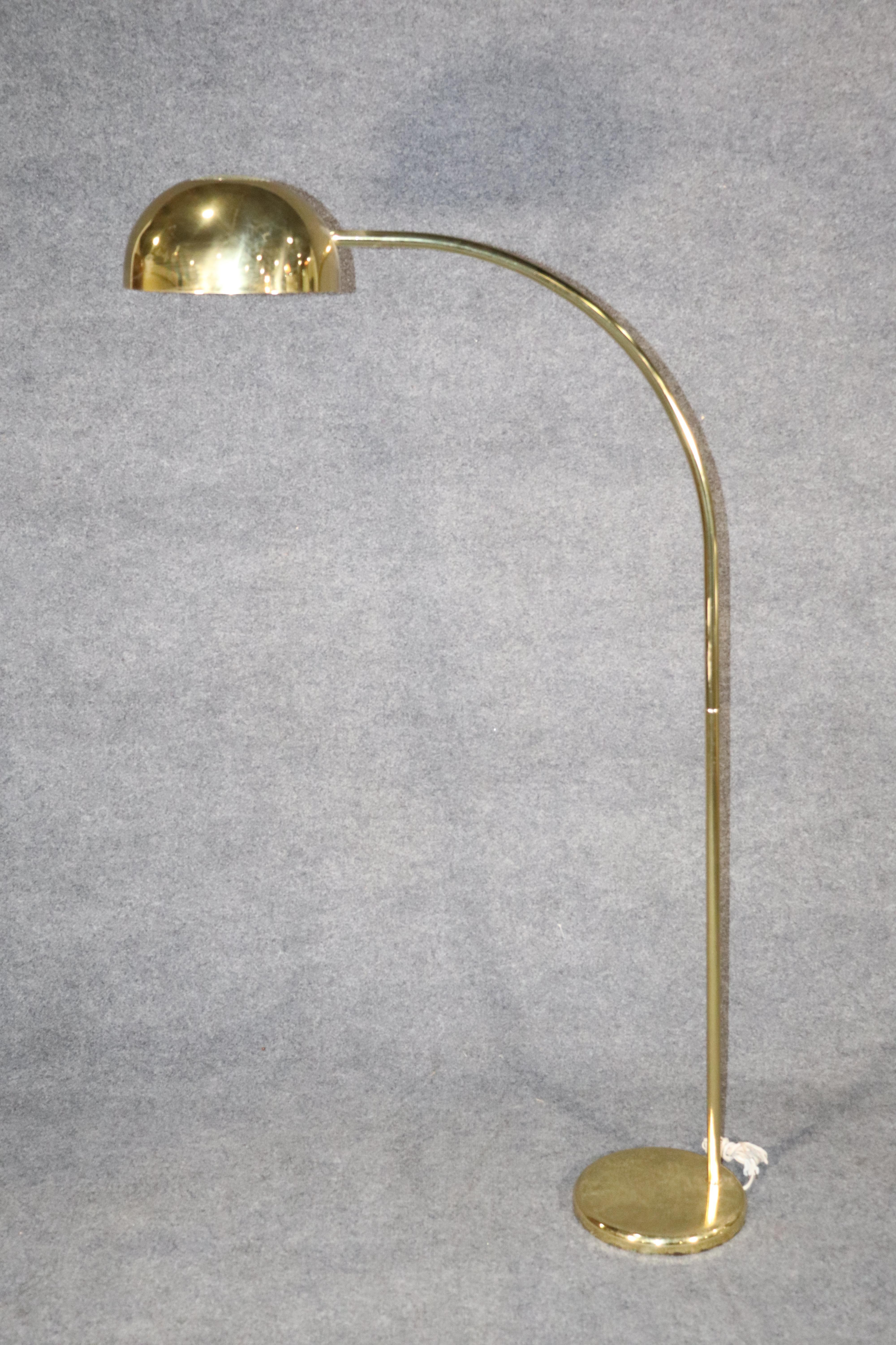 Mid-Century Messing Stehlampe (Moderne der Mitte des Jahrhunderts) im Angebot