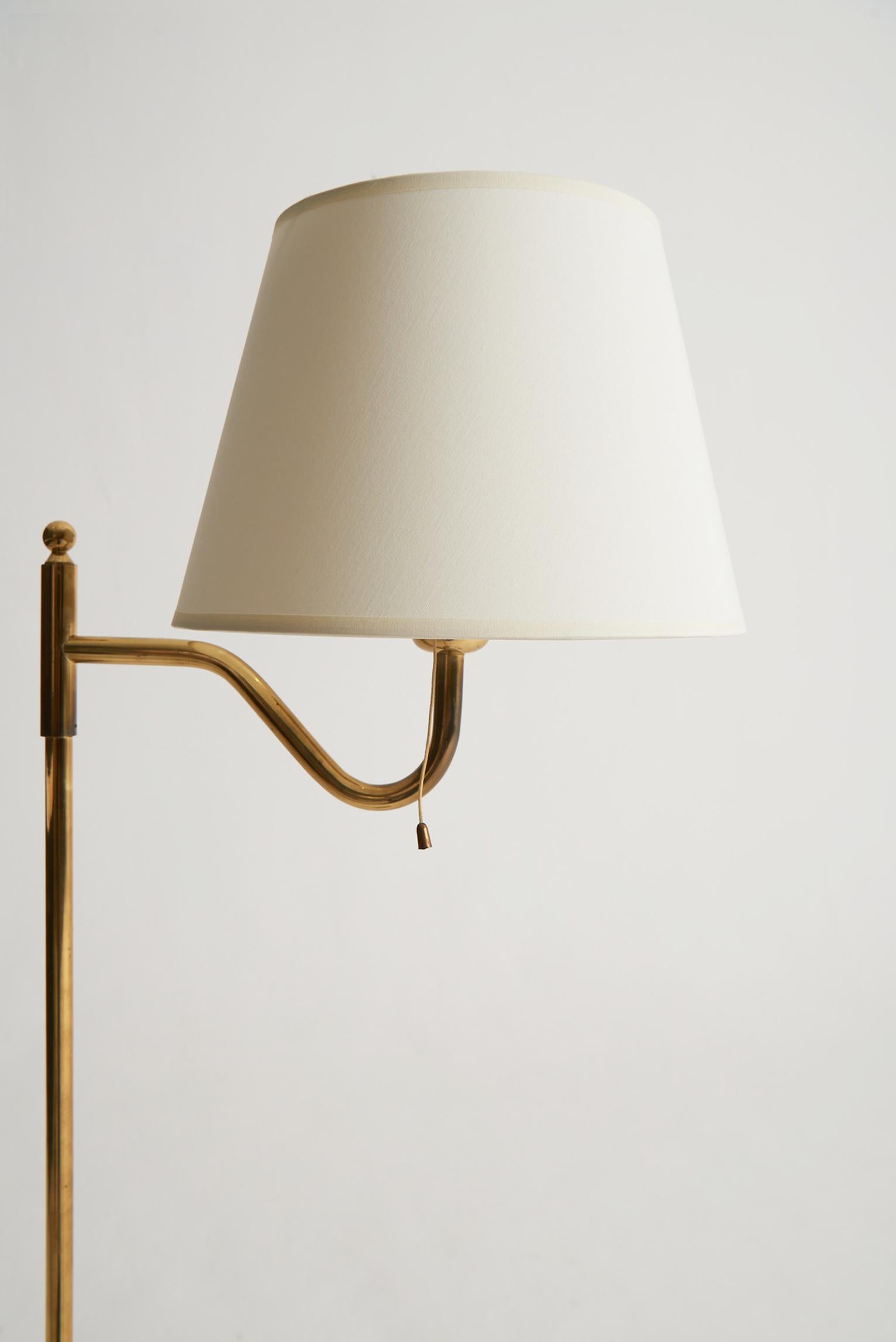 Mid-Century Brass Floor Lamp In Good Condition In London, GB