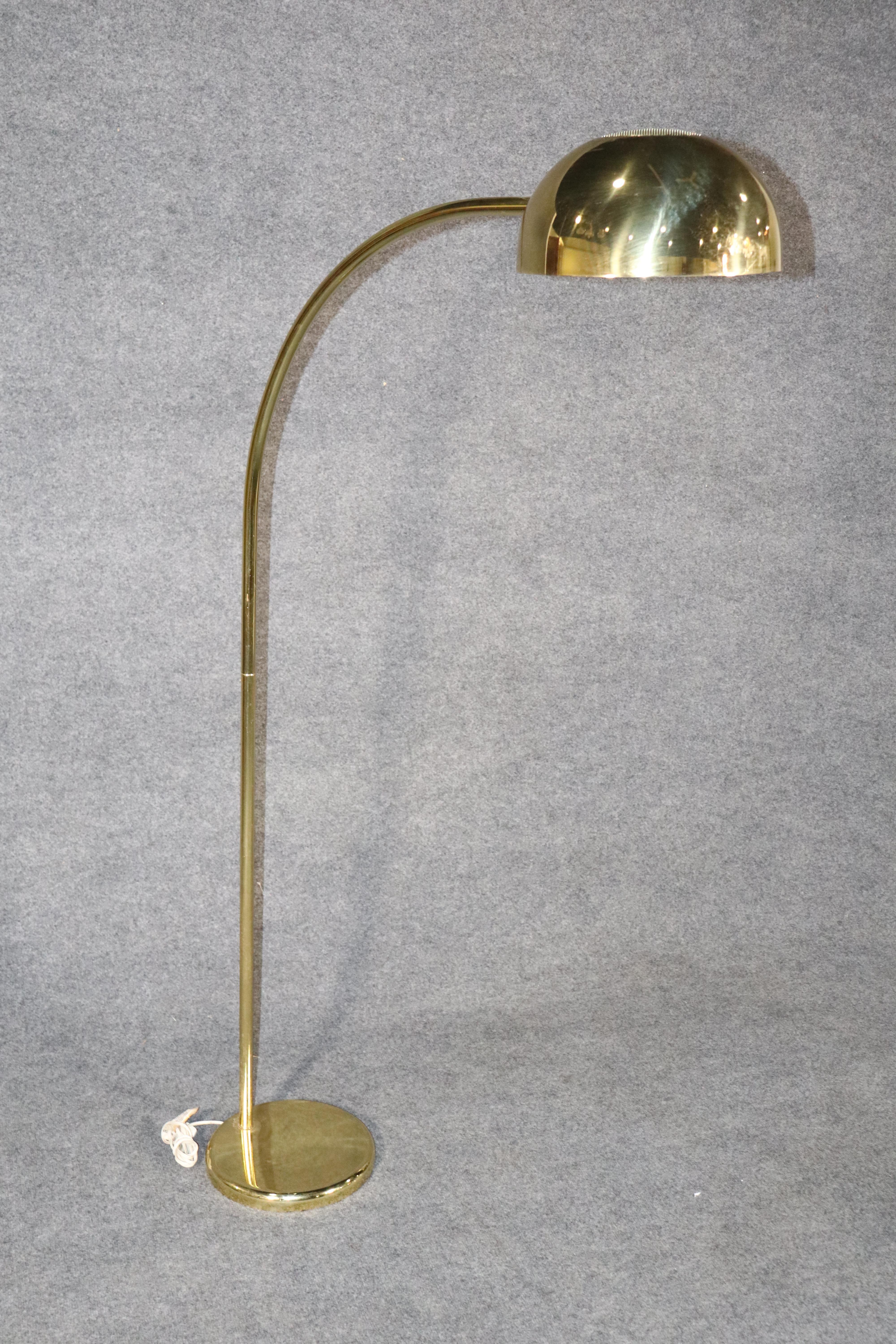 Mid-Century Brass Floor Lamp In Good Condition For Sale In Brooklyn, NY