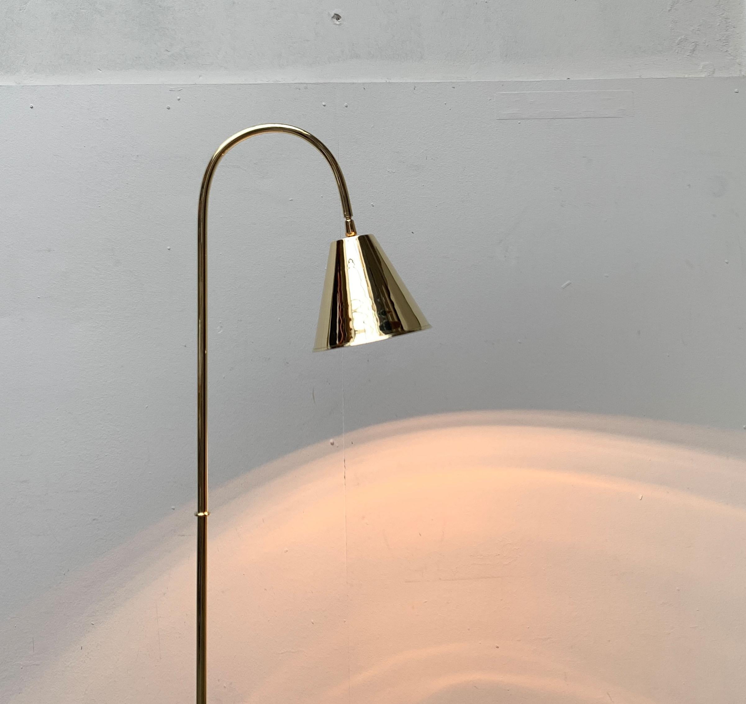 Lampada da terra in ottone di metà secolo nello stile di Jacques Adnet per Valenti, Spagna in vendita 12