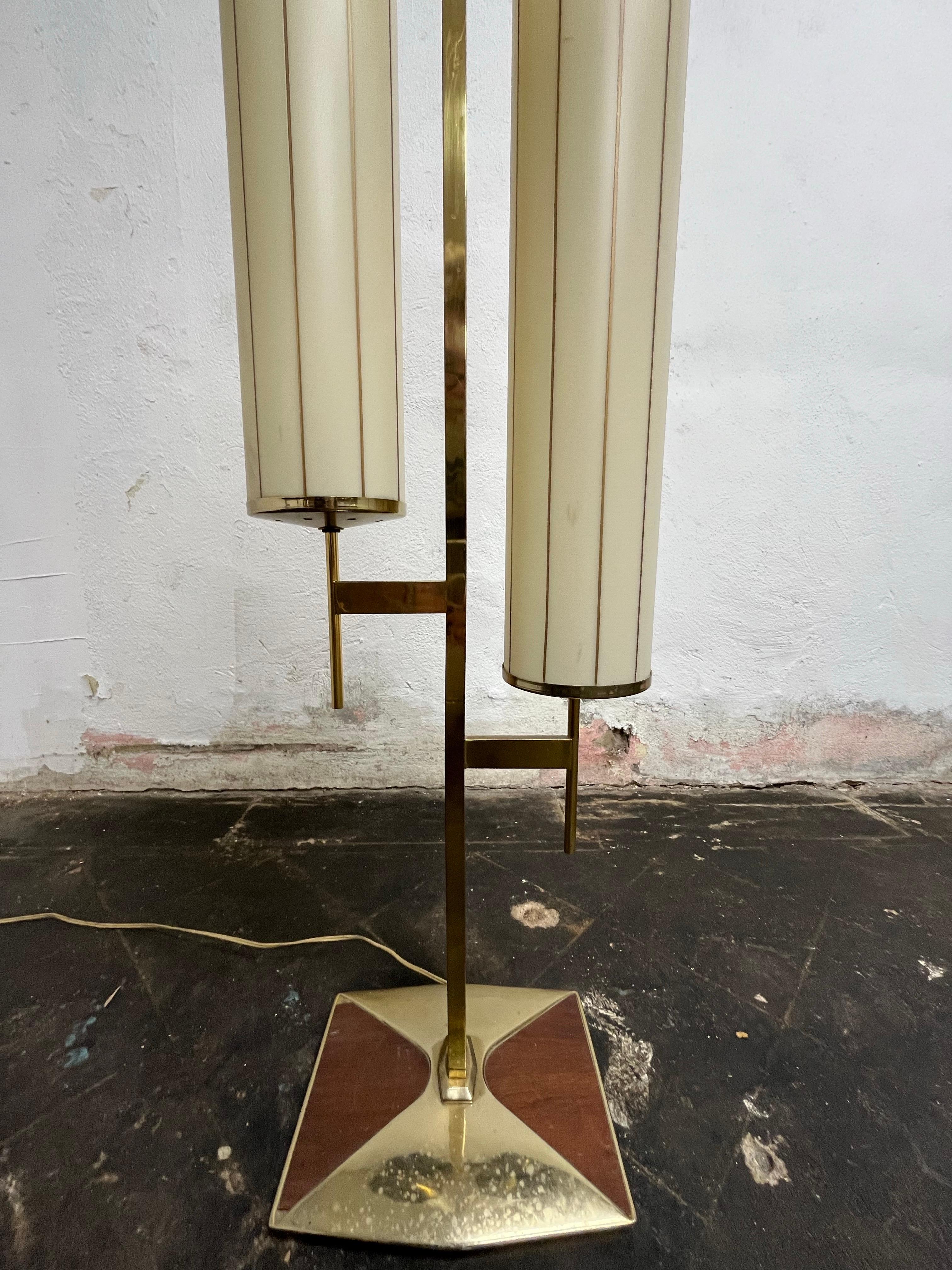 Lampada da terra in ottone del metà secolo scorso Parzinger Laurel Thurston in vendita 1