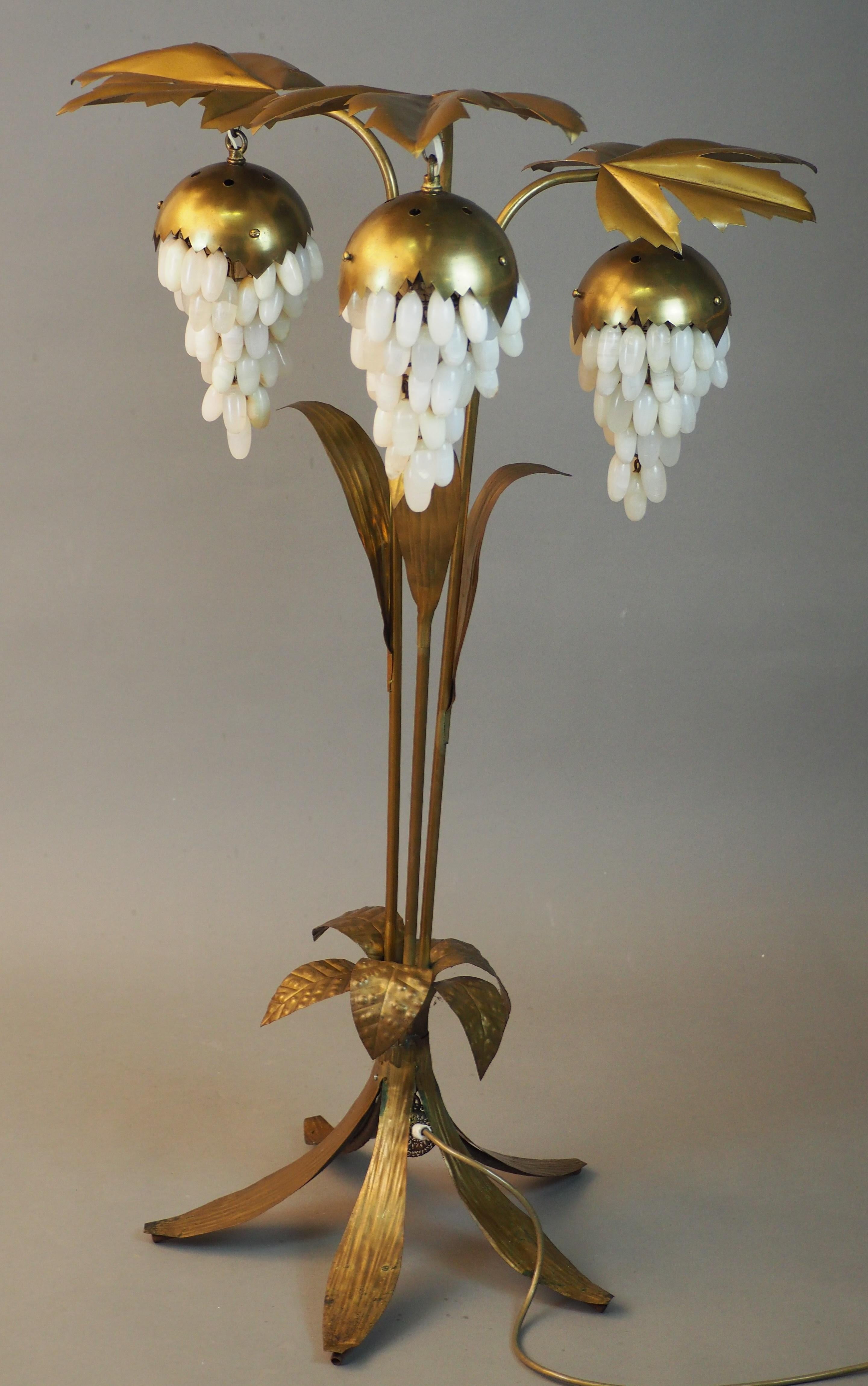 Mid-Century Brass Floor Lamp with Leafs and Alabaster Grapes, circa 1950s For Sale 2