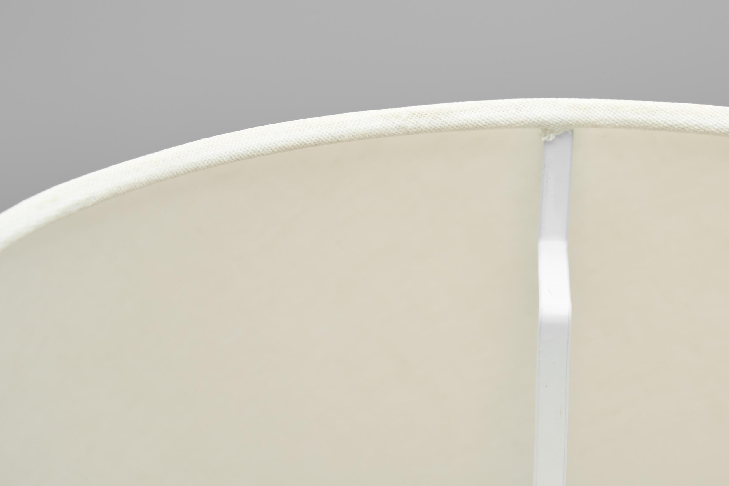 Stehlampe aus Messing mit rundem Sockel, Europa Mitte des 20. Jahrhunderts im Angebot 7