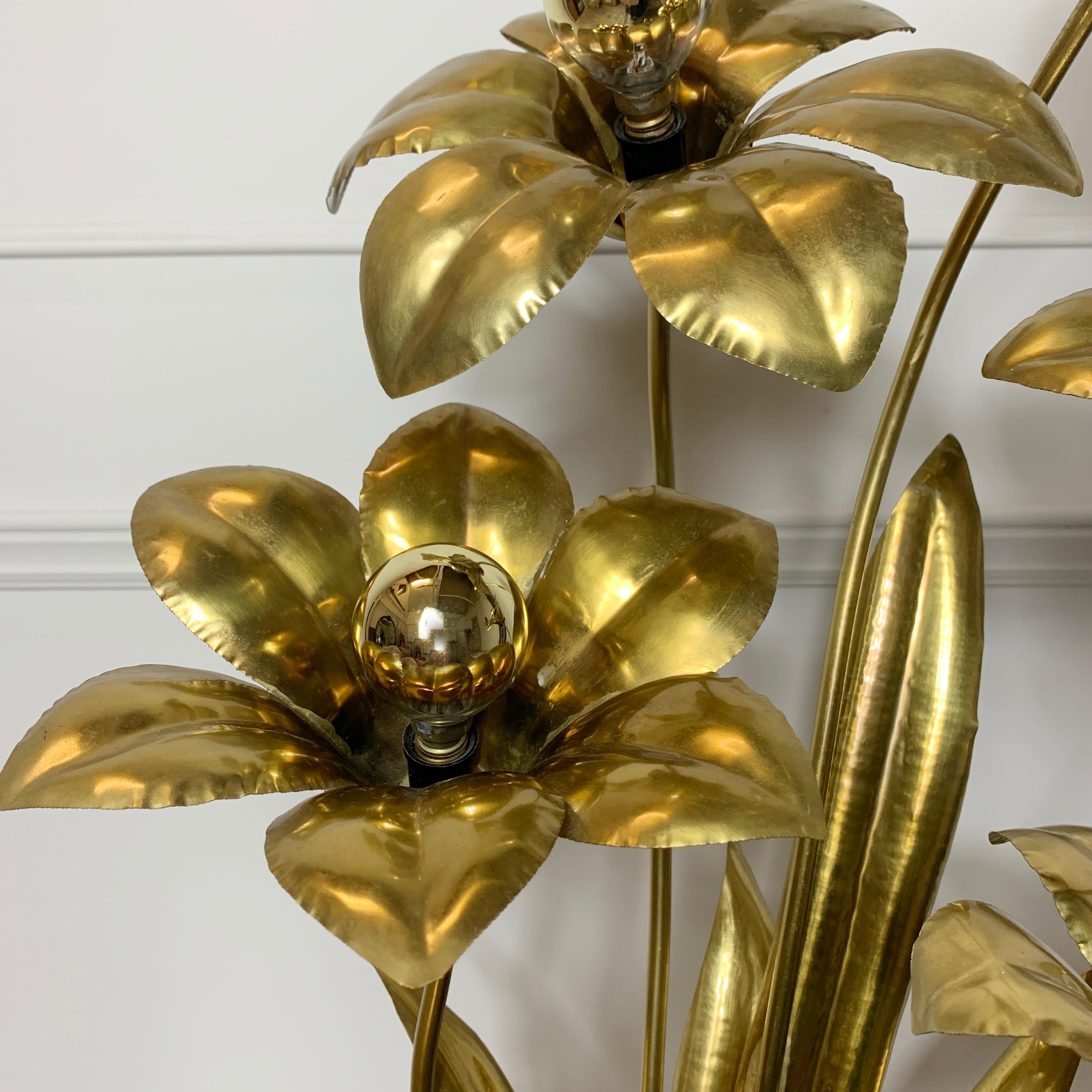 Midcentury Brass Flower Table Lamp, 1970s In Good Condition In Hastings, GB