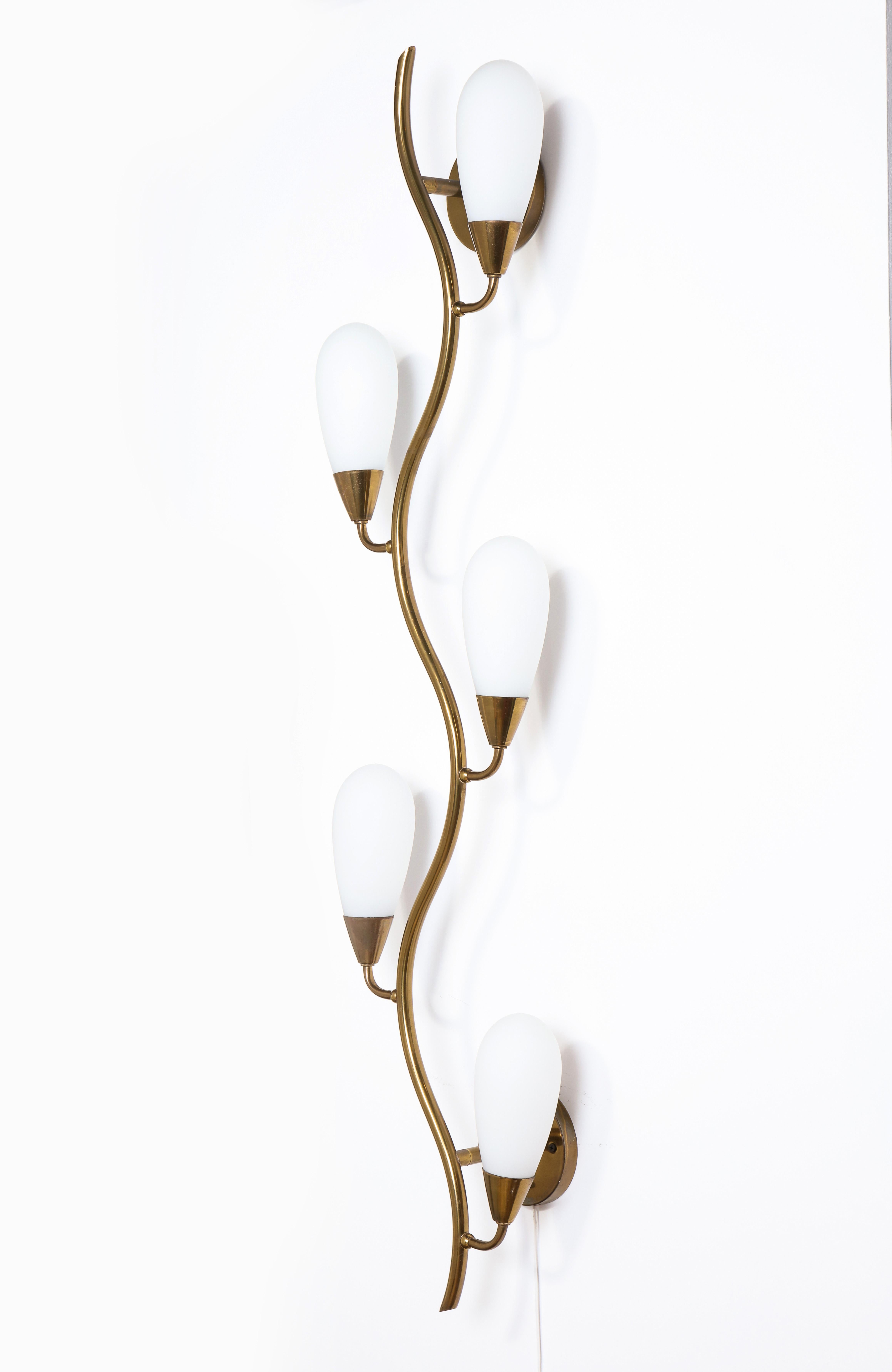 Midcentury Brass and Frosted Glass Shade Wall Light, Italy 1950s In Good Condition In New York, NY