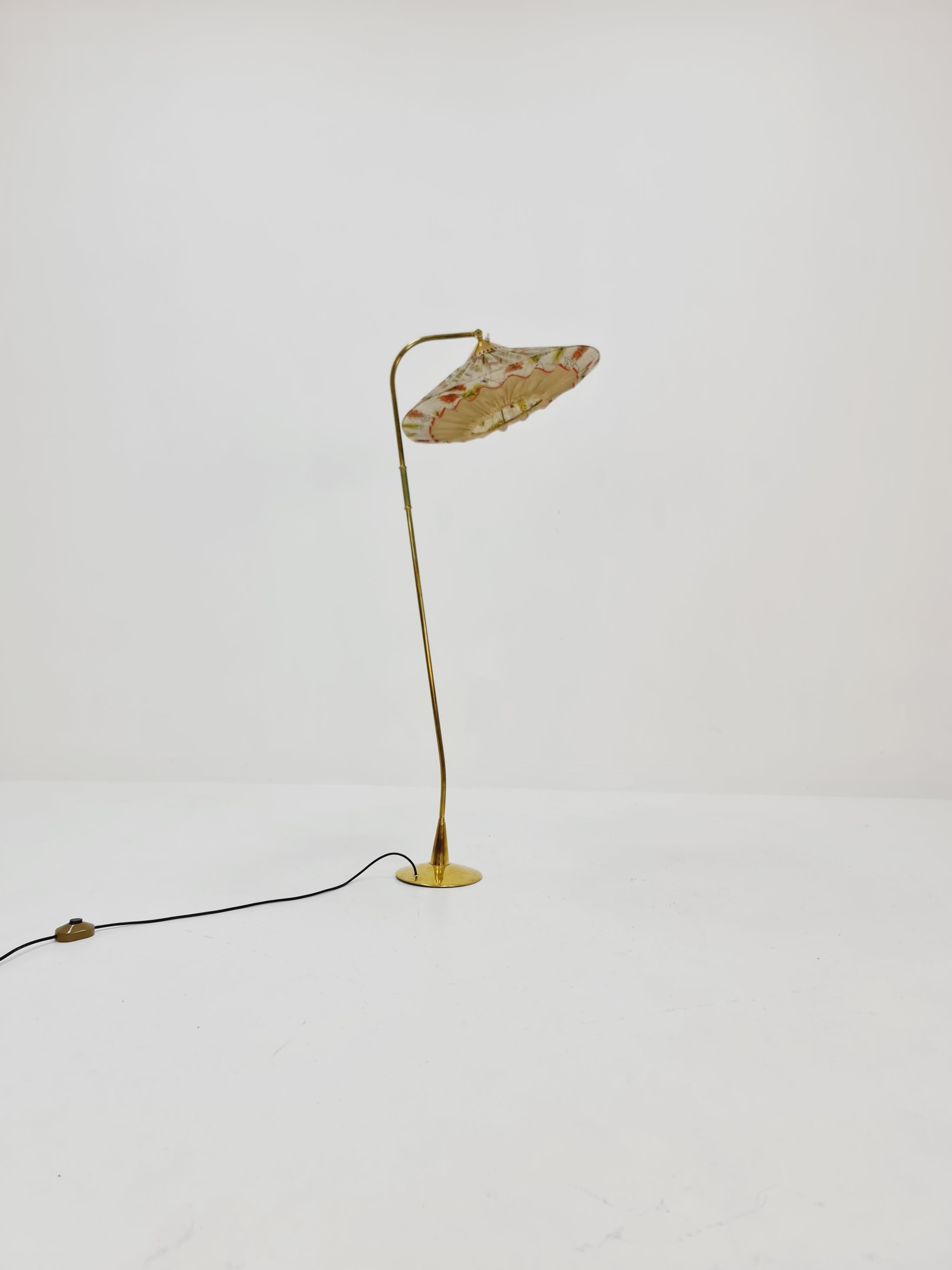 Mid-Century Modern Plancher à arc allemand en laiton du milieu du siècle  lampe  1960s en vente