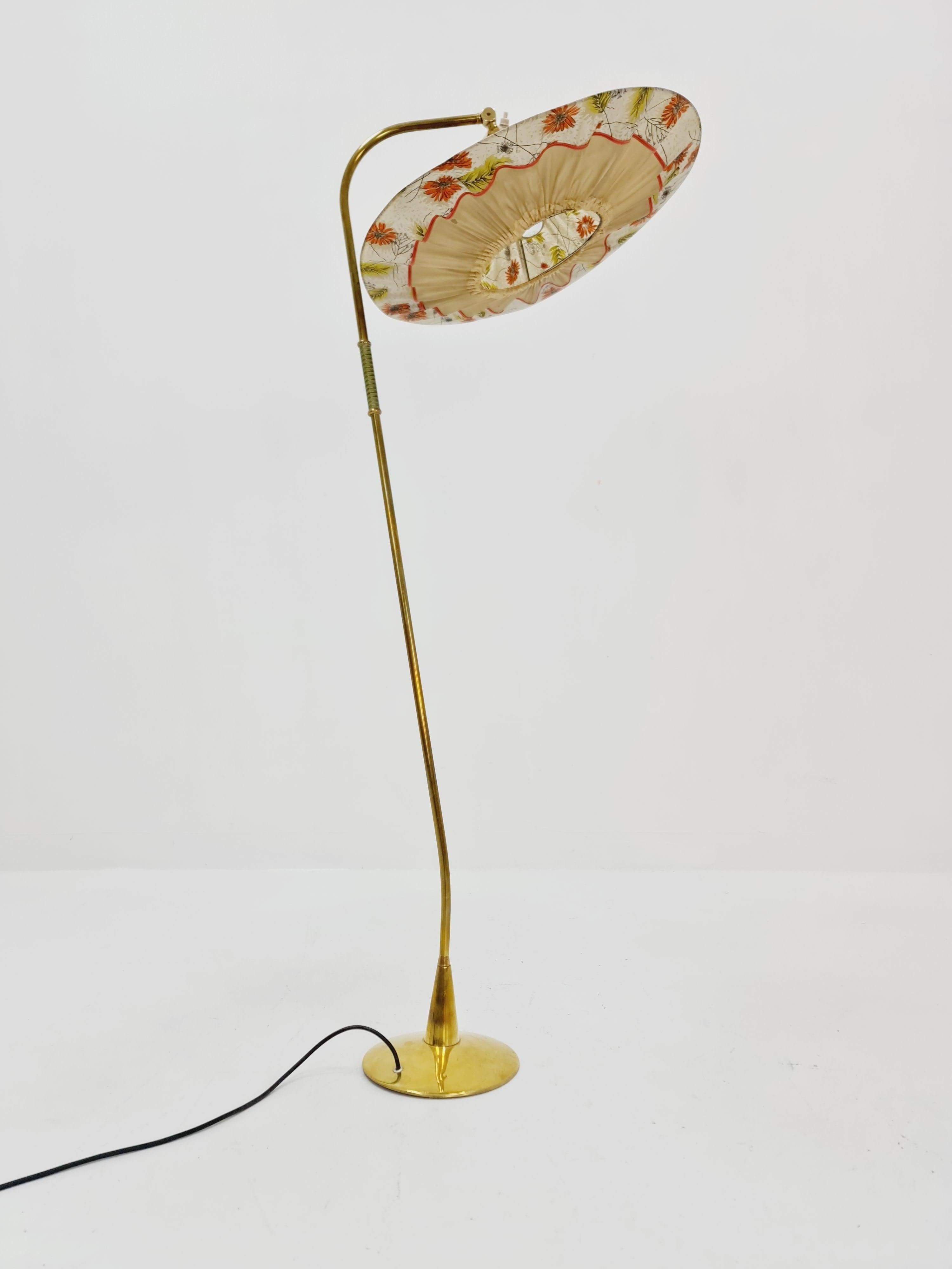 Plancher à arc allemand en laiton du milieu du siècle  lampe  1960s Bon état - En vente à Gaggenau, DE