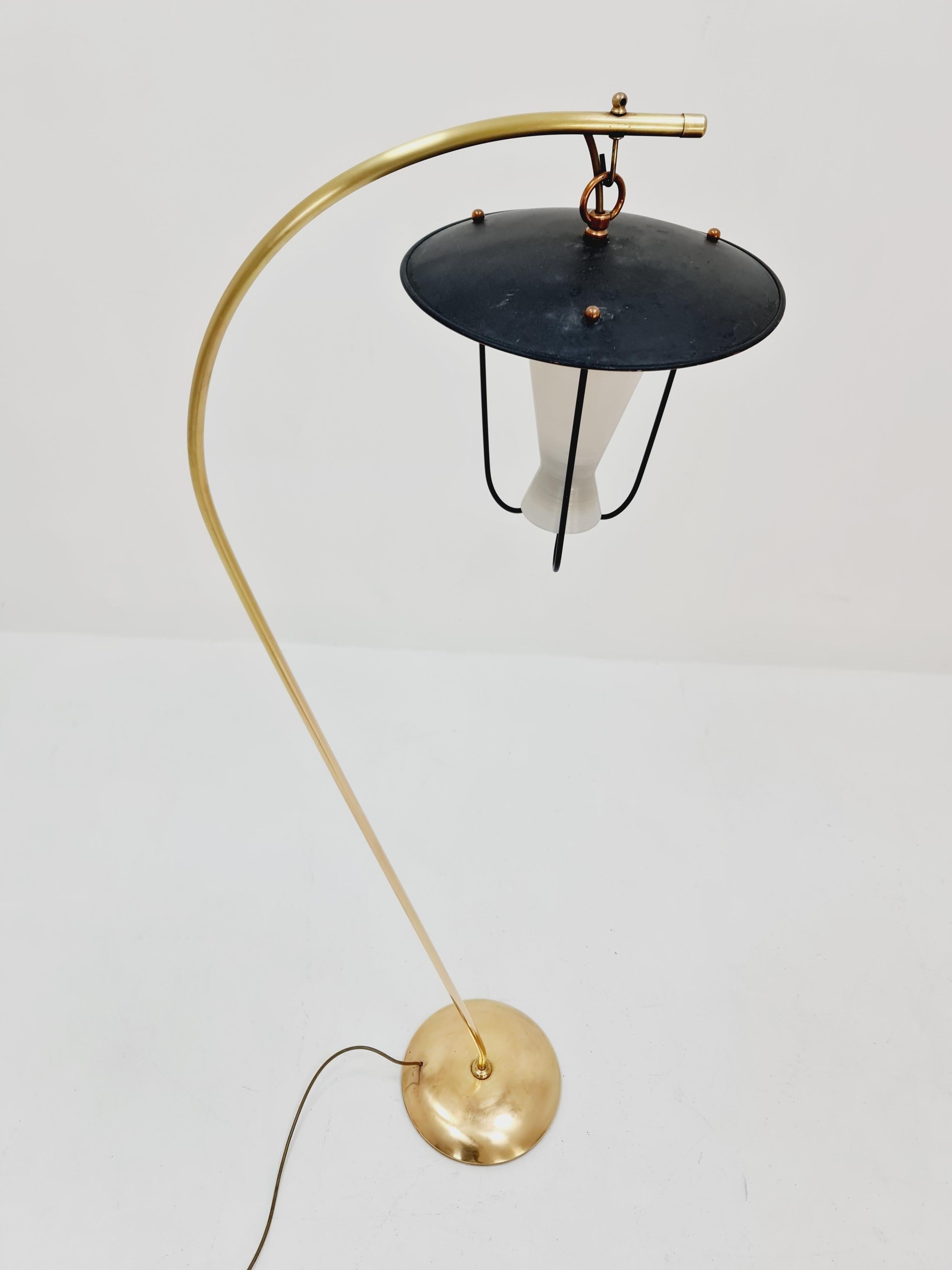 Deutsche Bogen-Stehlampe aus der Mitte des Jahrhunderts aus Messing, 1960er Jahre im Angebot 1