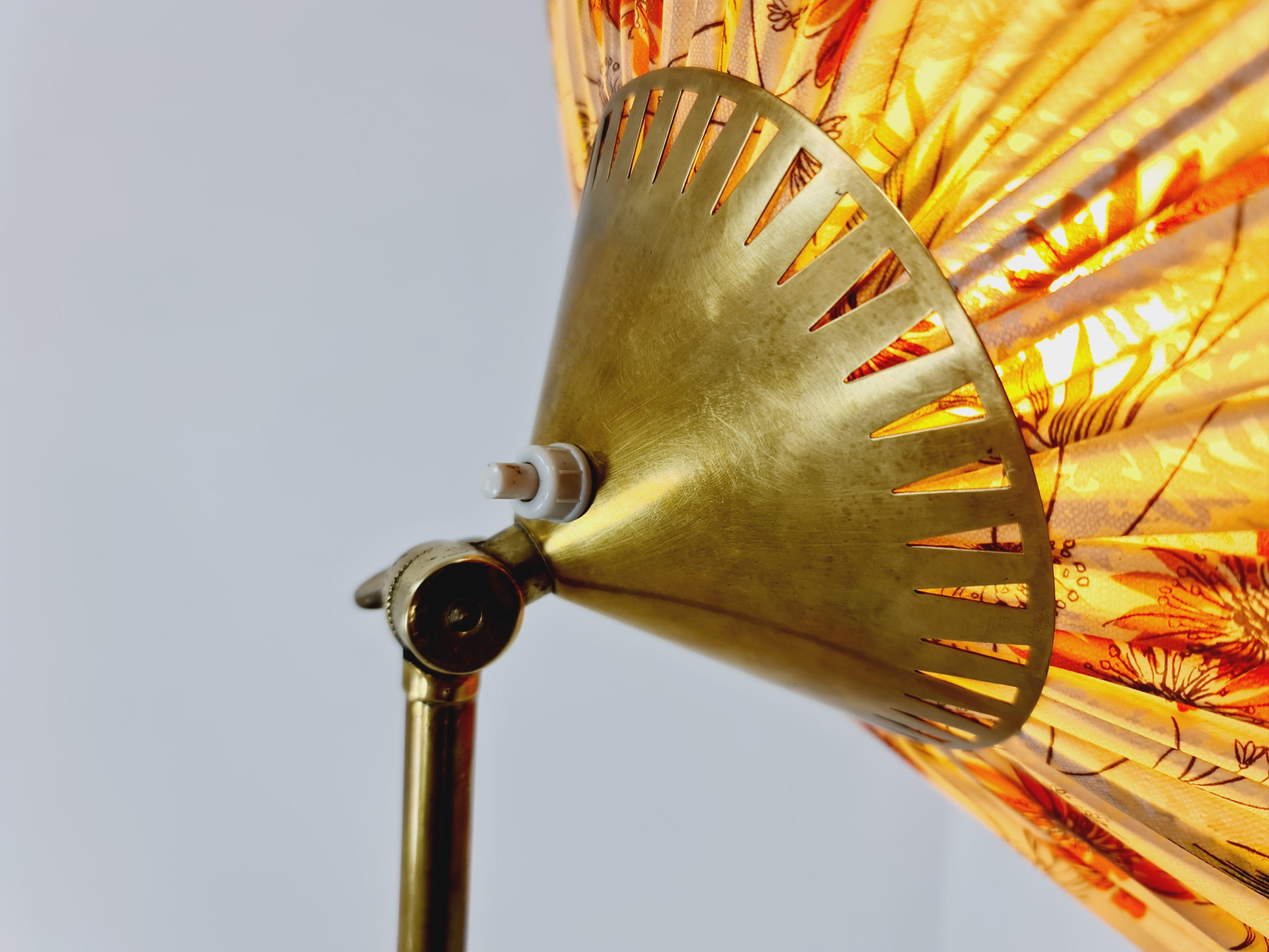 Laiton Plancher à arc allemand en laiton du milieu du siècle  lampe  1960s en vente