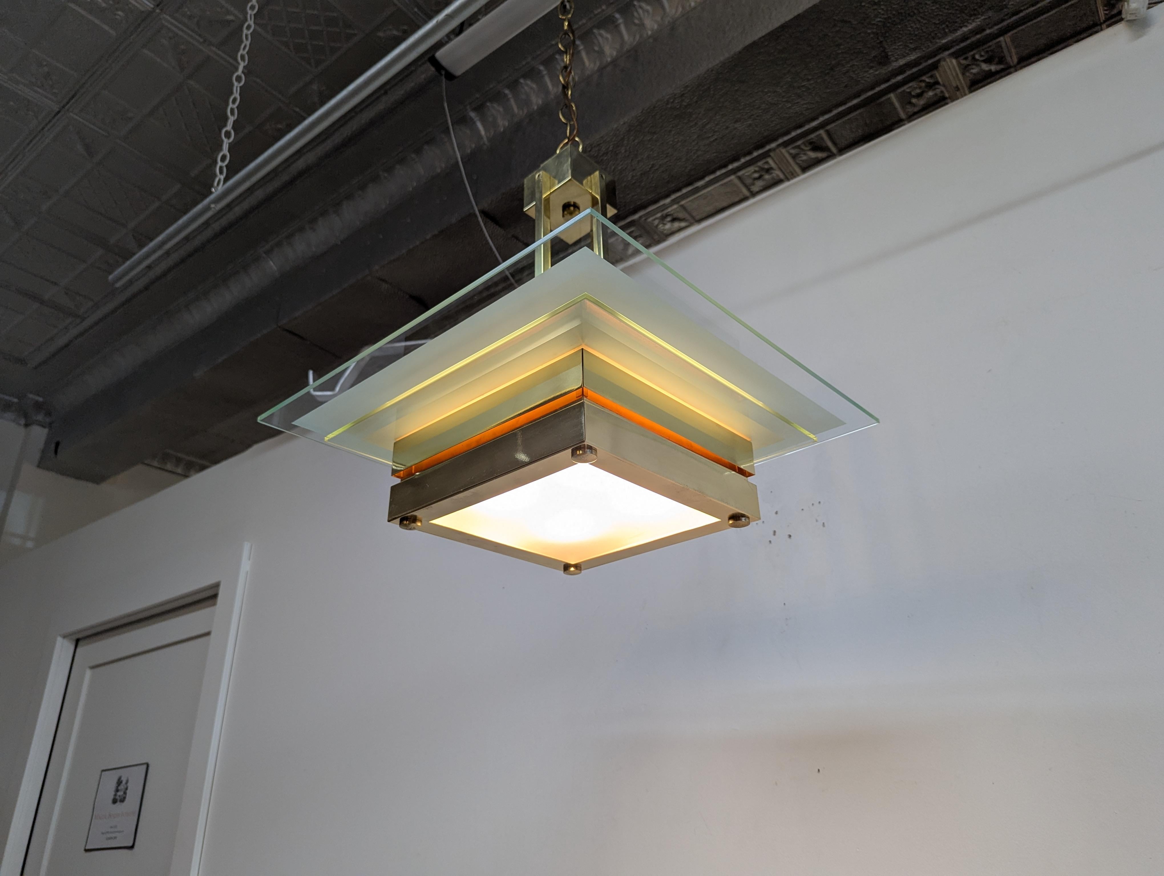 Lustre en laiton et verre du milieu du siècle à la manière de PETITOT en vente 5
