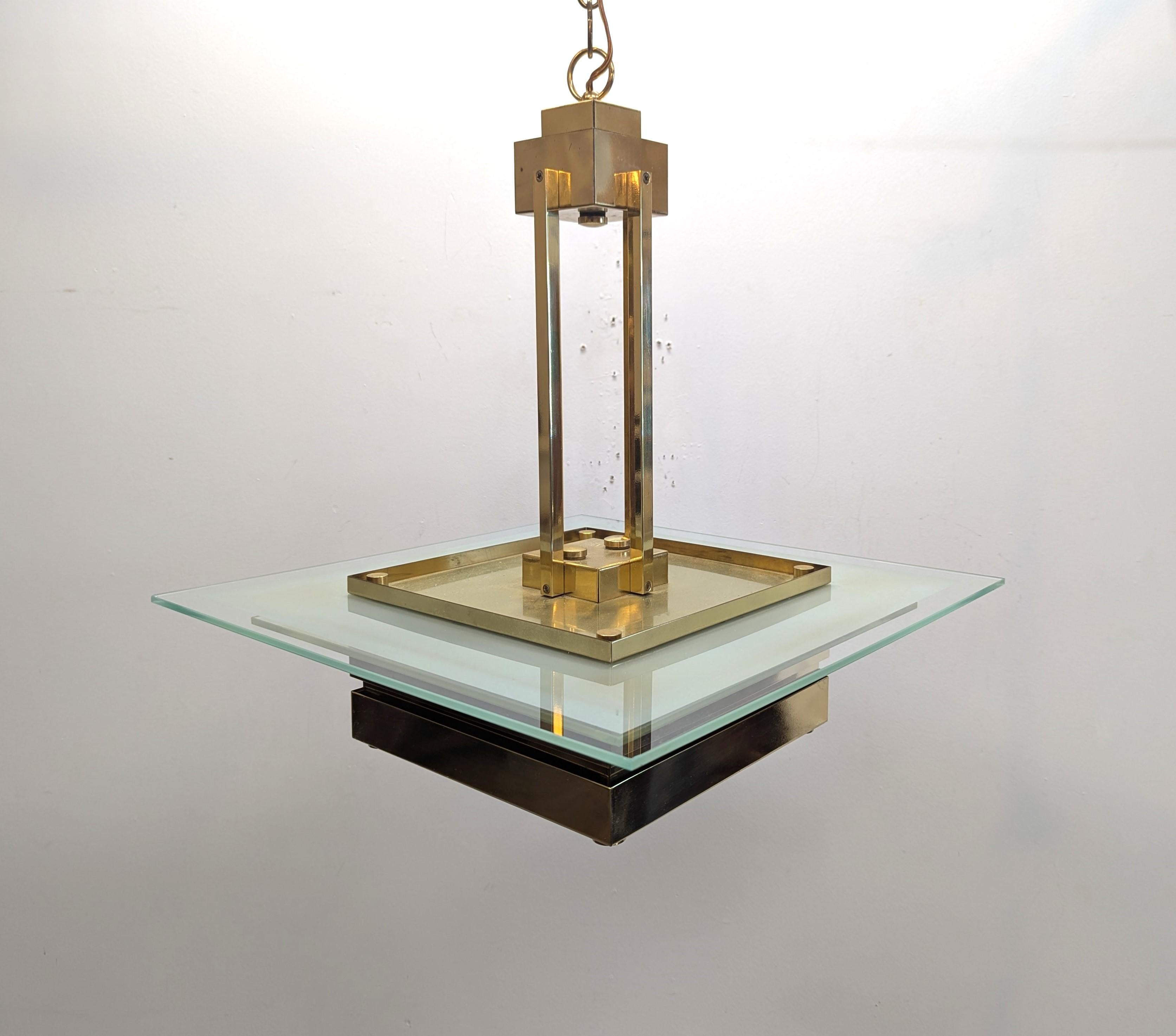 Lustre en laiton et verre du milieu du siècle à la manière de PETITOT Bon état - En vente à New York, NY