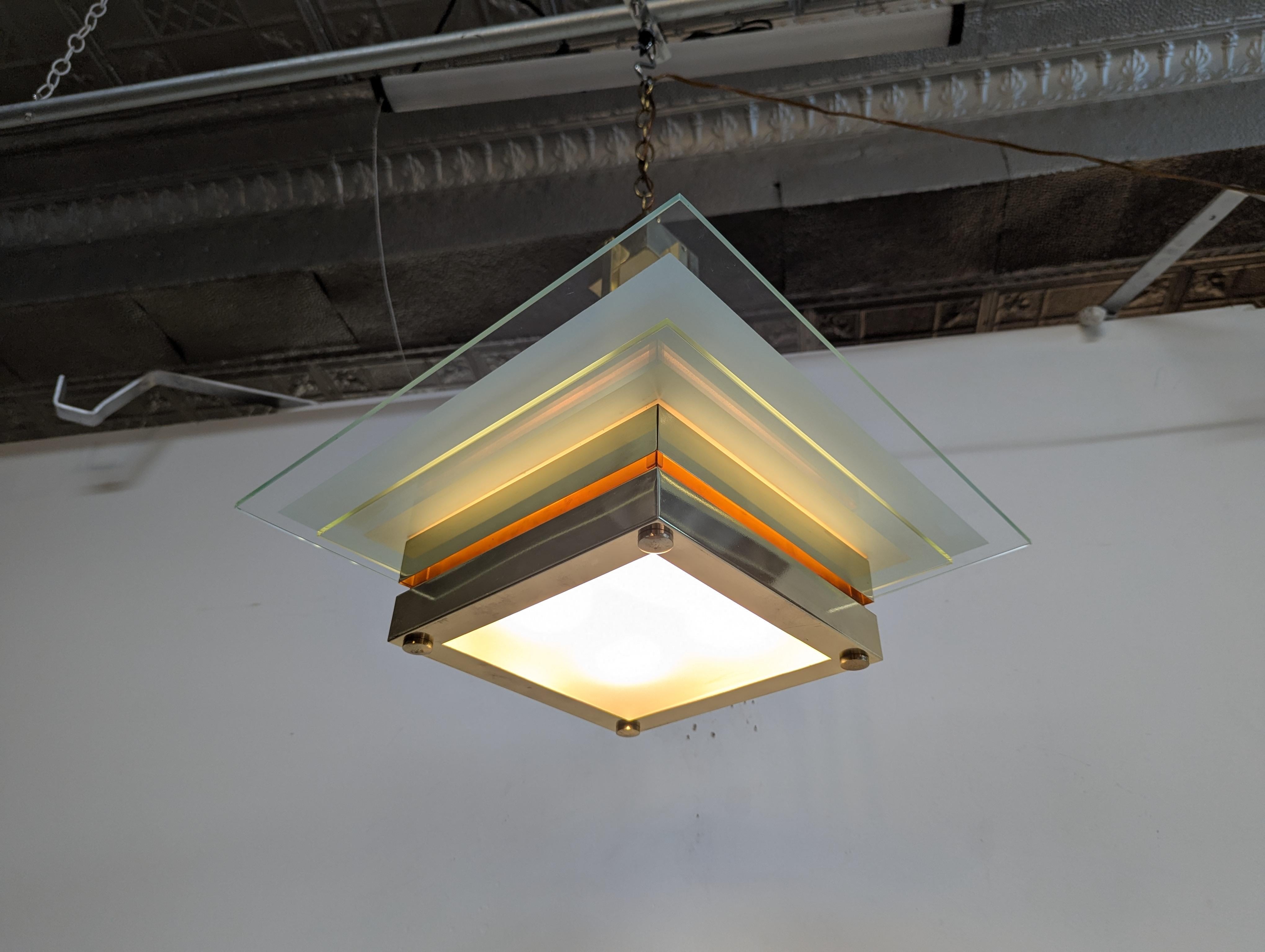 Lustre en laiton et verre du milieu du siècle à la manière de PETITOT en vente 3