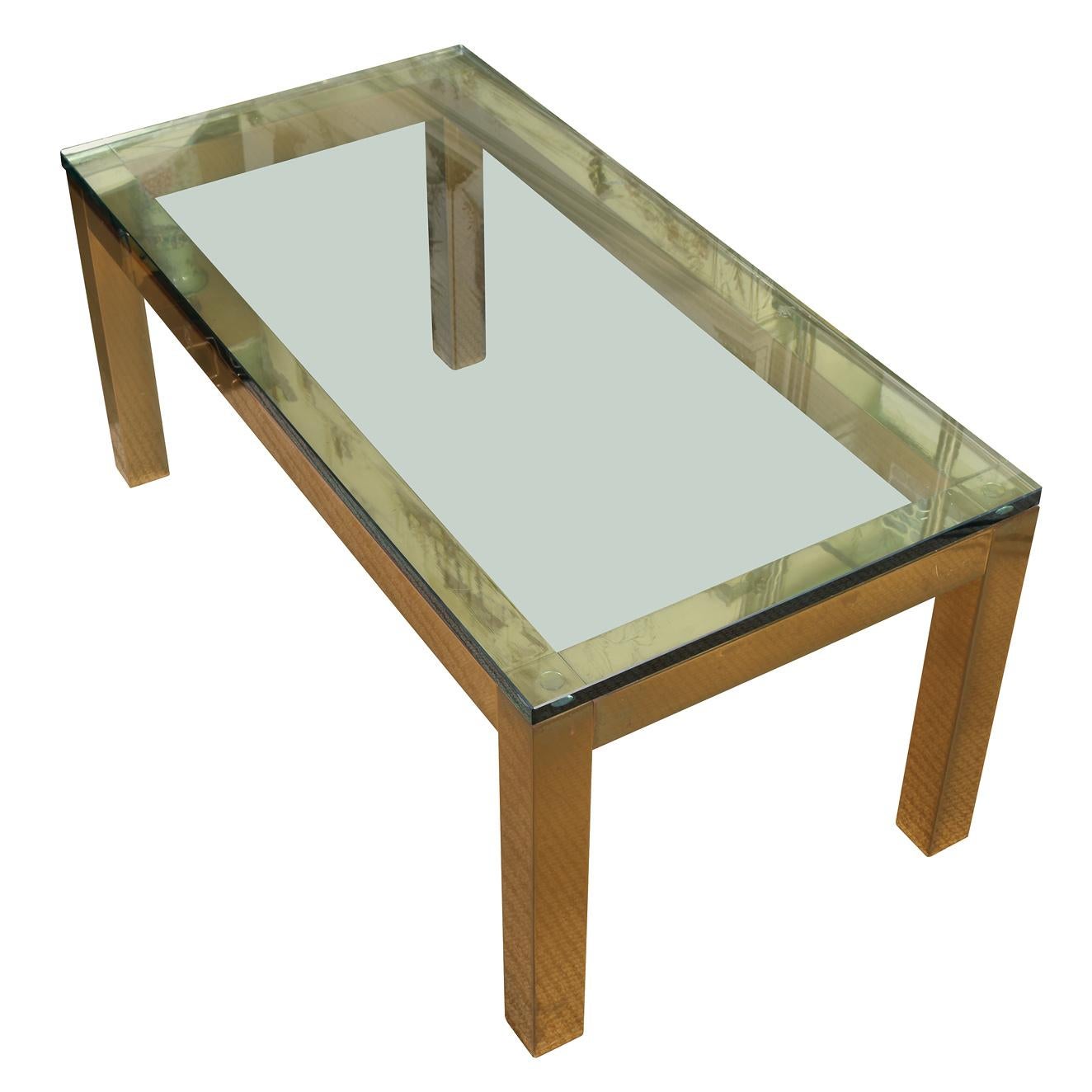 20ième siècle Table basse en laiton et verre de style Mastercrafters du milieu du siècle dernier en vente
