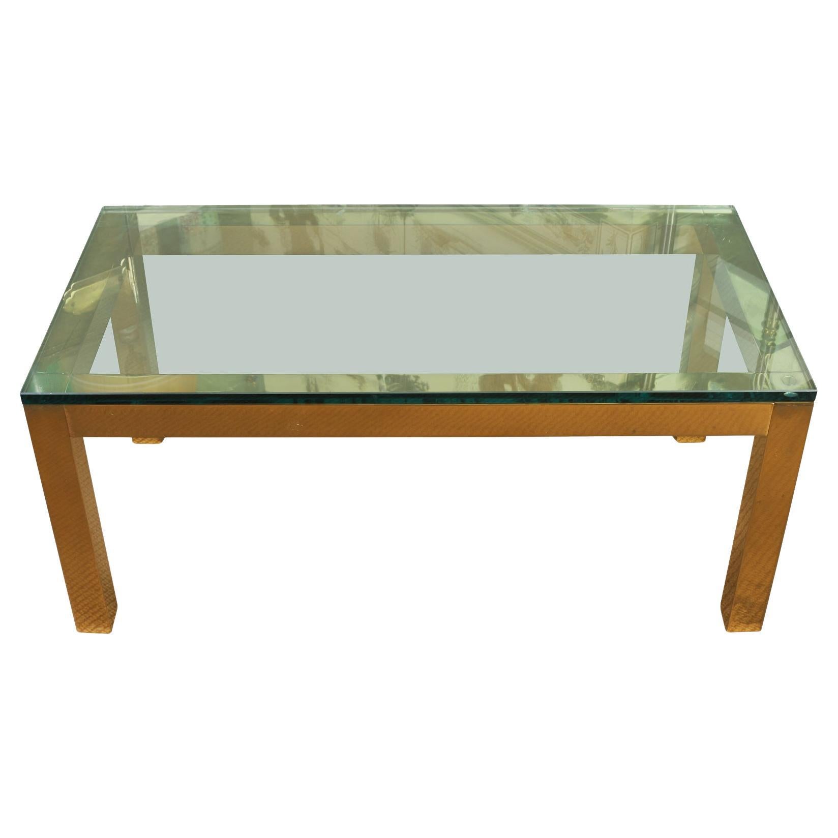 Table basse en laiton et verre de style Mastercrafters du milieu du siècle dernier en vente