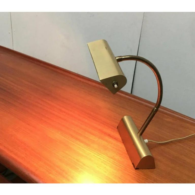 Lámpara de mesa Hollywood Regency de latón de mediados de siglo, años 60 en venta 4