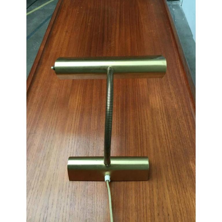 Lámpara de mesa Hollywood Regency de latón de mediados de siglo, años 60 en venta 1