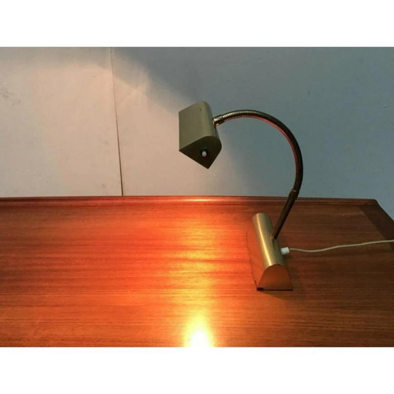 Lámpara de mesa Hollywood Regency de latón de mediados de siglo, años 60 en venta 2